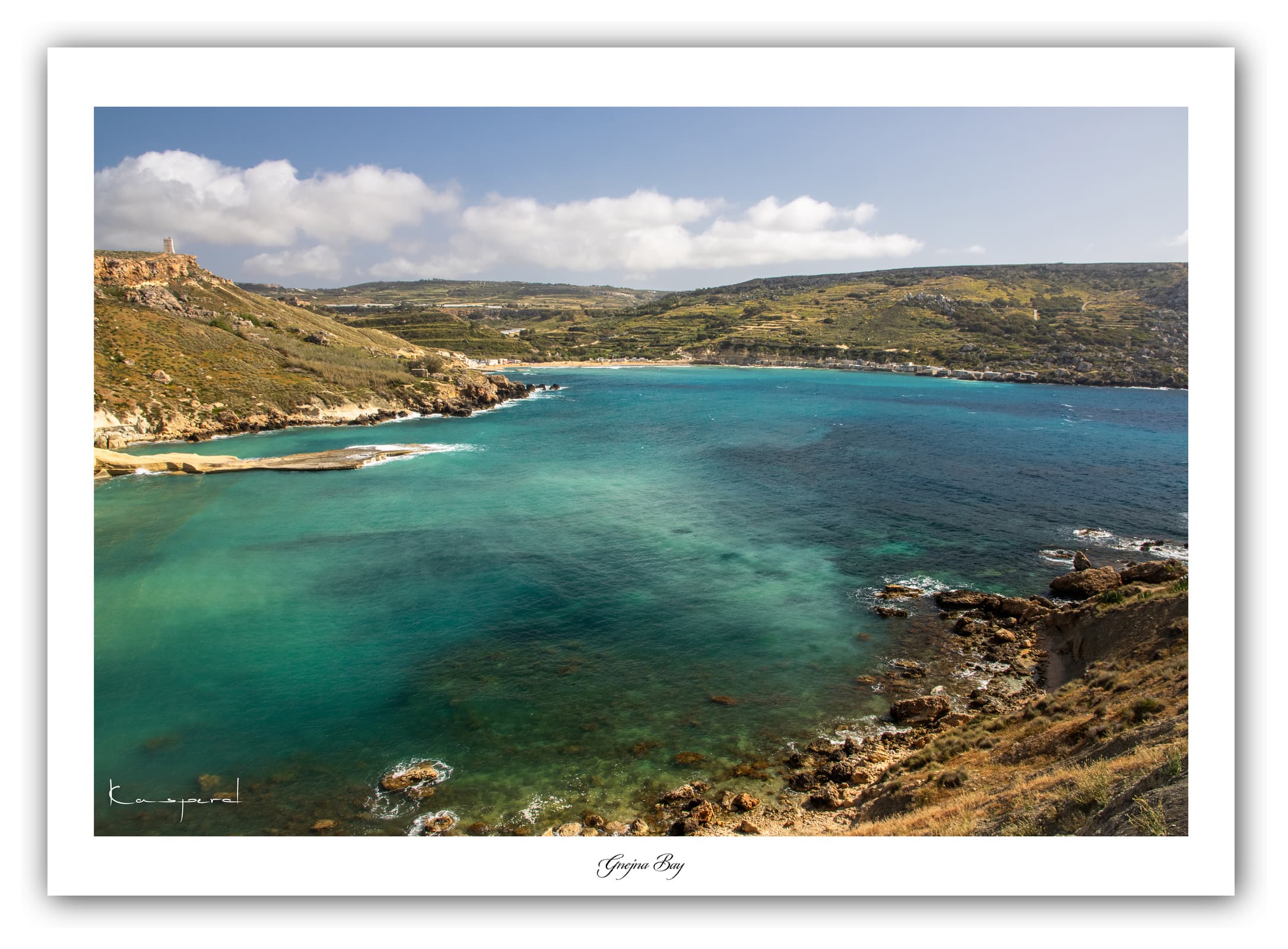 Générique Poster Baie de Gnejna (Malte). Affiches Formats 30x40cm, 40x60 cm ou 50x70 cm. Impression sur Papier Photo. Décoration murale. Paysage. Mer. Îles.