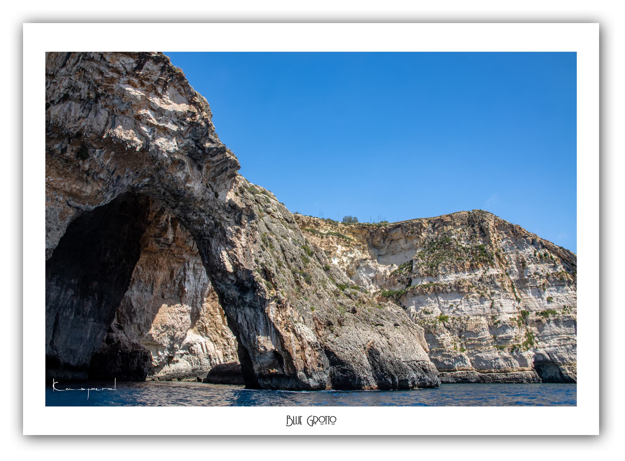 Générique Poster Blue Grotto (Malte). Affiches Formats 30x40cm, 40x60 cm ou 50x70 cm. Impression sur Papier Photo. Décoration murale. Paysage. Mer. Île.