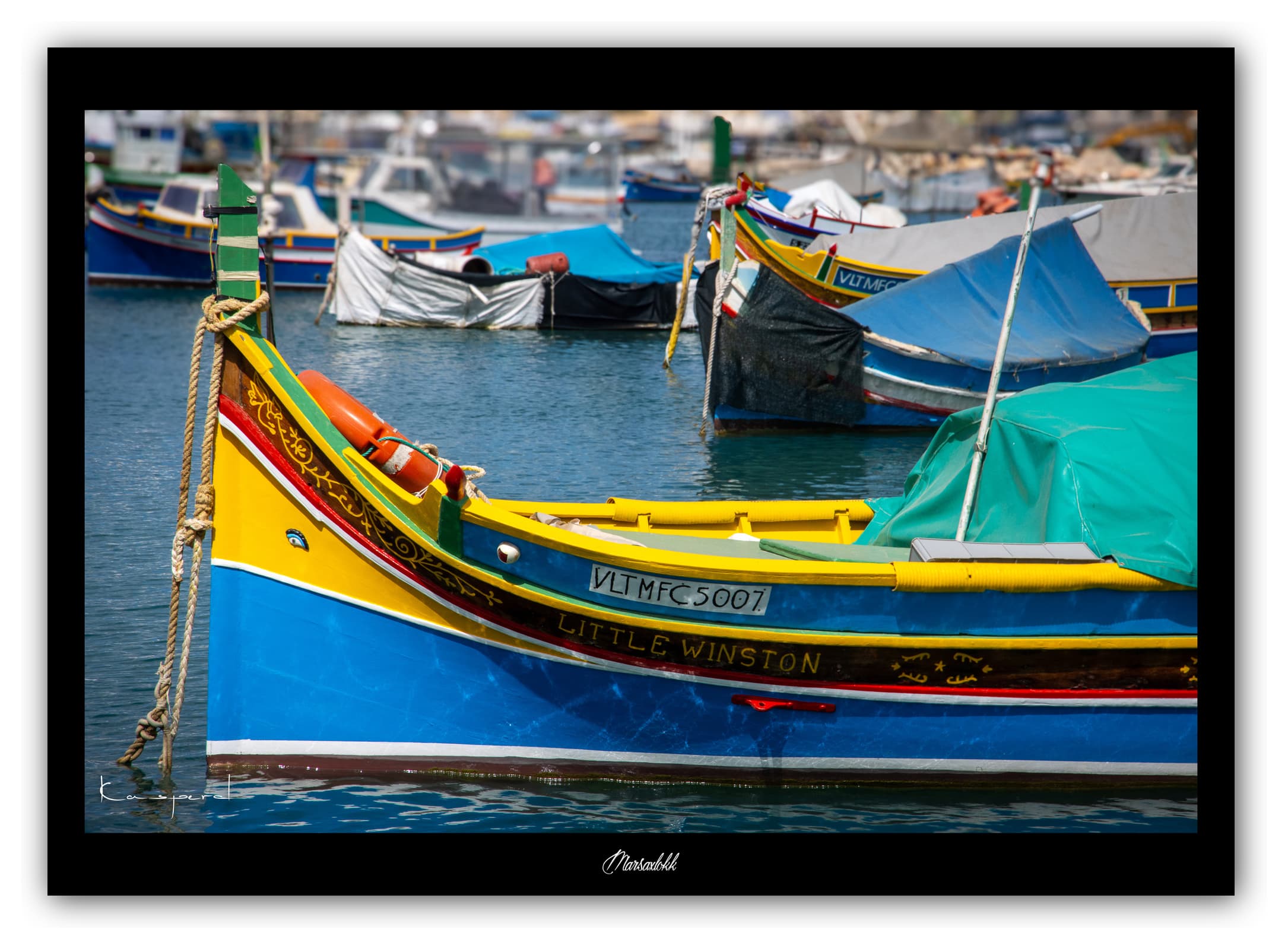 Générique Poster Marsaxlokk (Malte). Affiches Formats 30x40cm, 40x60 cm ou 50x70 cm. Impression sur Papier Photo. Décoration murale. Bateau. Mer. Port.