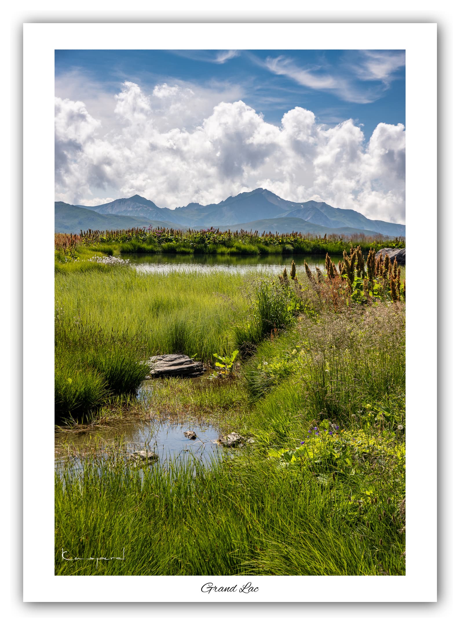 Générique Poster Le Grand Lac (Les Ménuires). Affiches Formats 30x40cm, 40x60 cm ou 50x70 cm. Impression sur Papier Photo. Décoration murale. Paysage. Montagne.