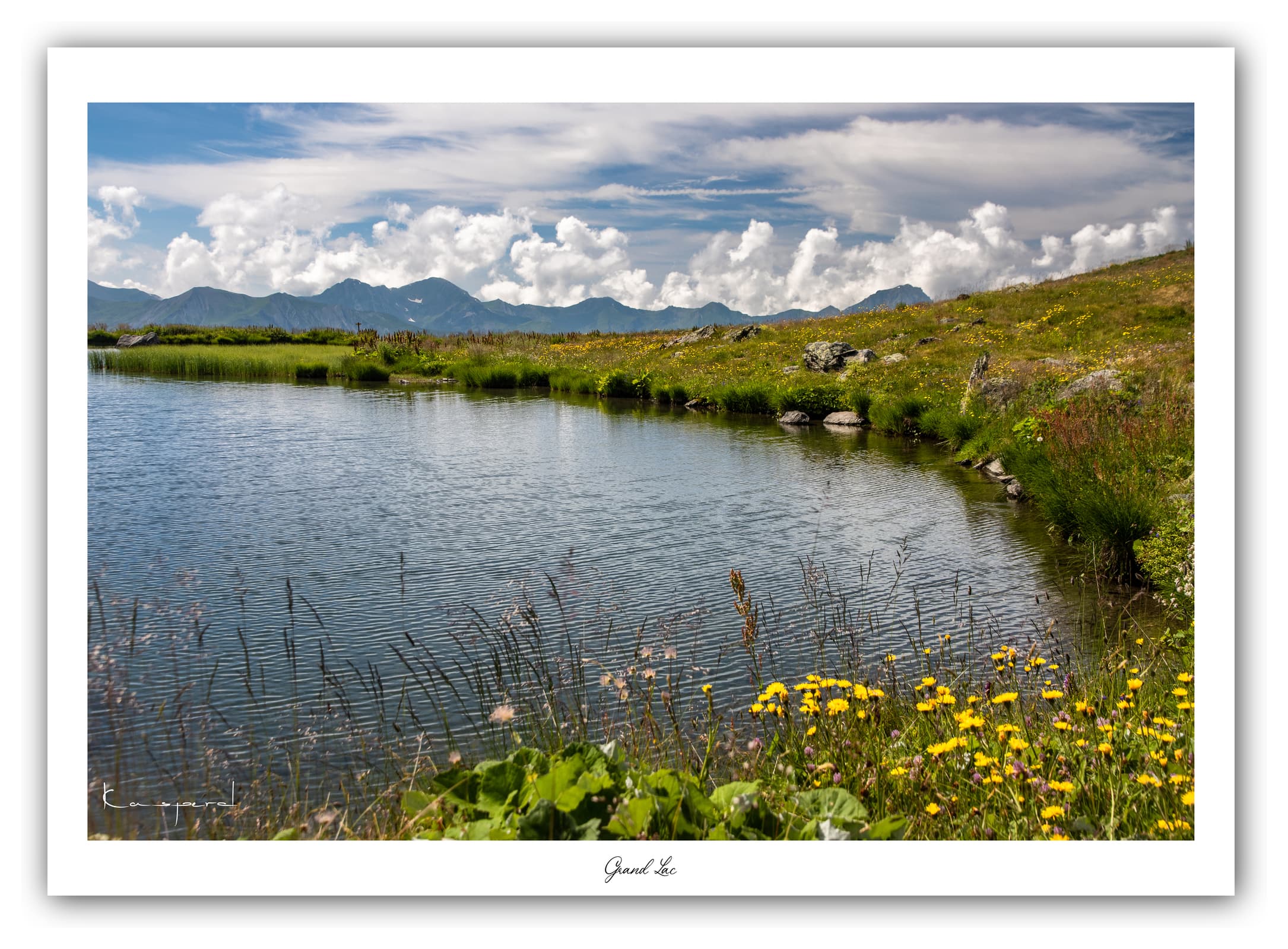 Générique Poster Le Grand Lac (Les Ménuires). Affiches Formats 30x40cm, 40x60 cm ou 50x70 cm. Impression sur Papier Photo. Décoration murale. Paysage. Montagne.