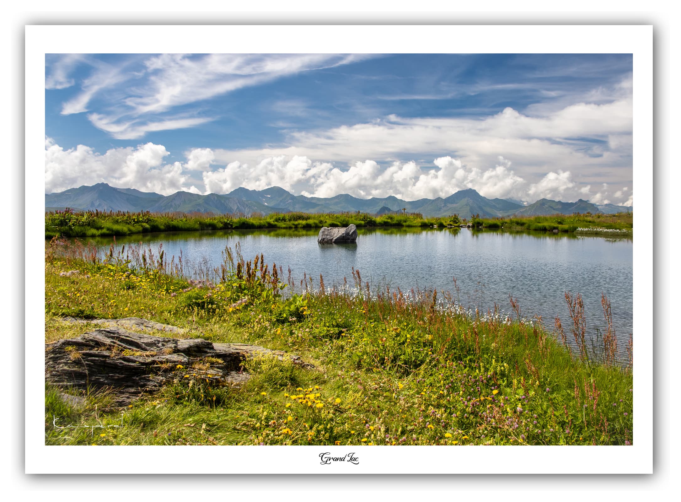 Générique Poster Le Grand Lac (Les Ménuires). Affiches Formats 30x40cm, 40x60 cm ou 50x70 cm. Impression sur Papier Photo. Décoration murale. Paysage. Montagne.