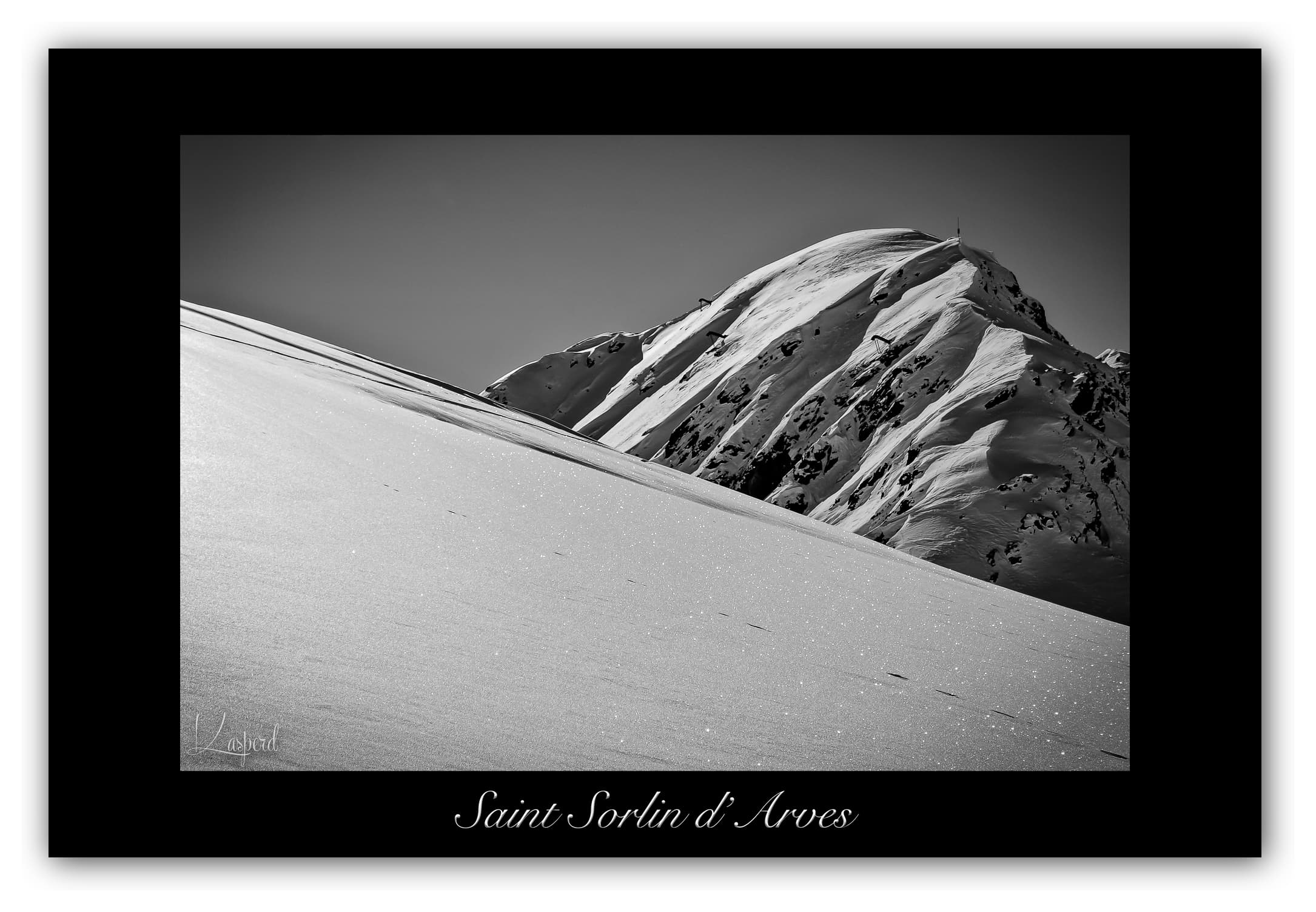 Poster Paysage d'Hiver en Savoie - Les Alpes (France). Affiches Formats 30x40 cm, 40x60 cm ou 50x70 cm. Impression sur Papier Photo. Décoration murale. Paysage Montagne. Noir et Blanc.