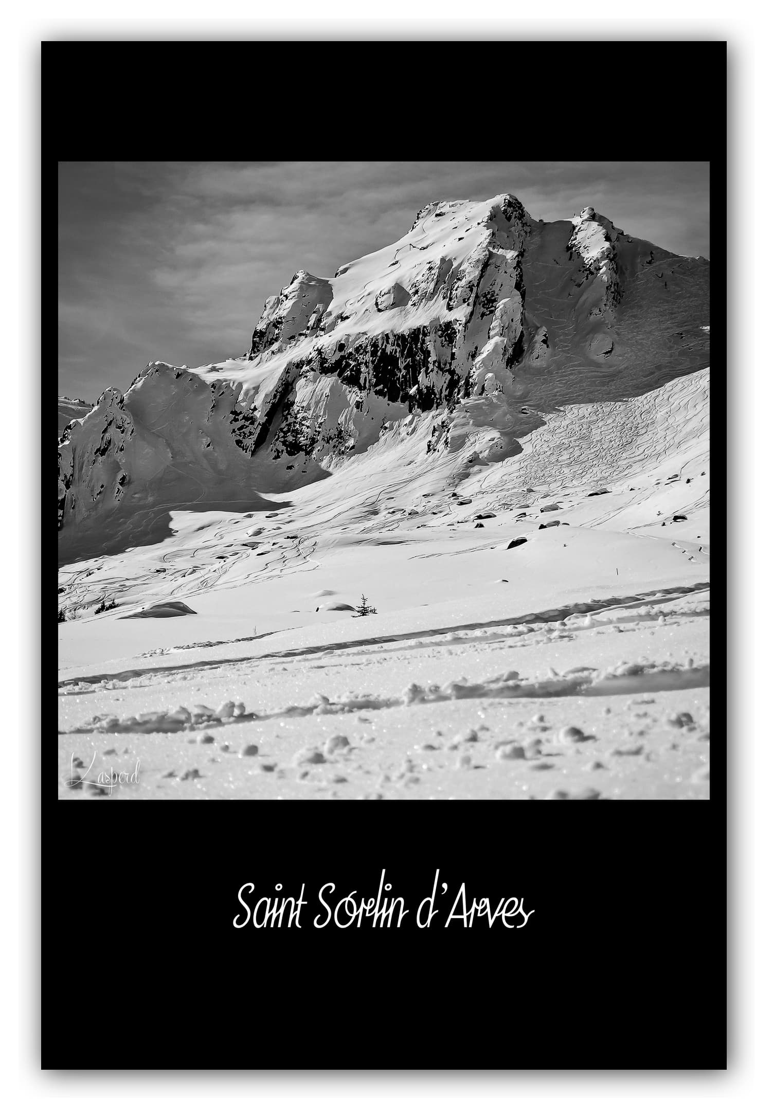 Poster Saint Sorlin d'Arves - Les Alpes (France). Affiches Formats 30x40 cm, 40x60 cm ou 50x70 cm. Impression sur Papier Photo. Décoration murale. Paysage Montagne. Noir et Blanc.