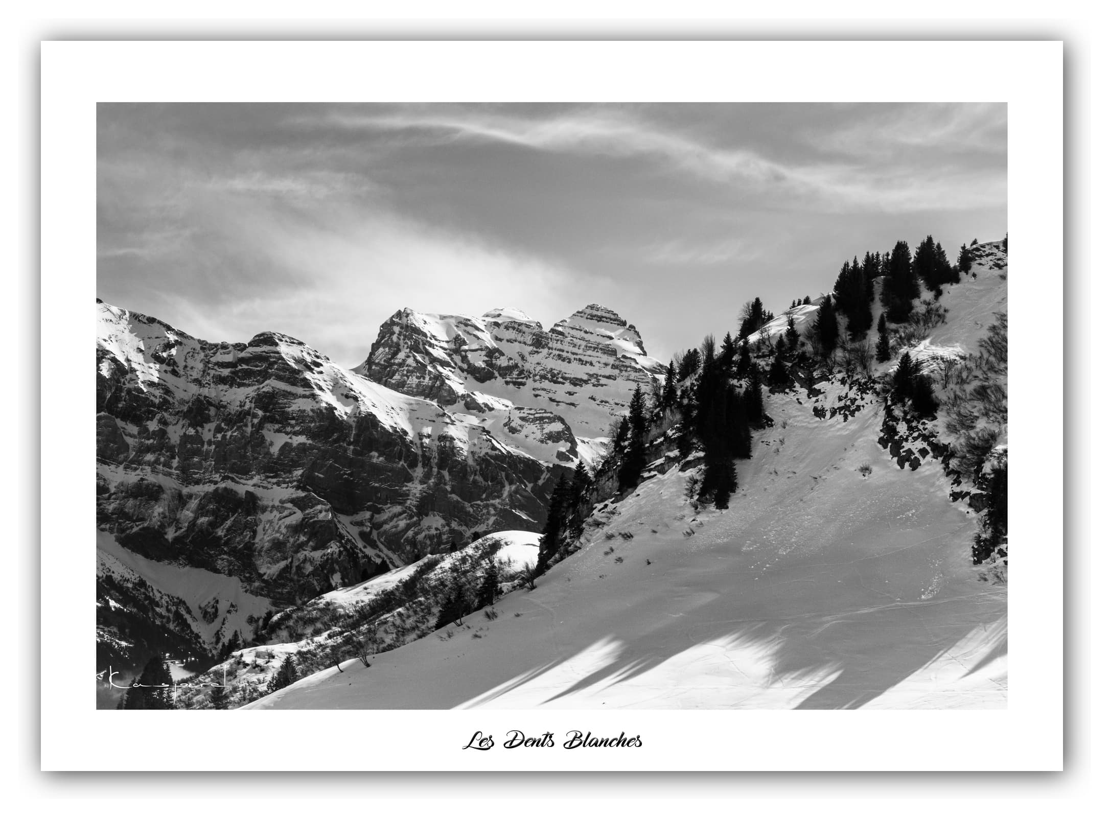 Poster Avoriaz - Haute-Savoie (France). Affiches Formats 30x40 cm, 40x60 cm ou 50x70 cm. Impression sur Papier Photo. Décoration murale. Nature. Paysage. Panorama. Montagne. Noir et Blanc.