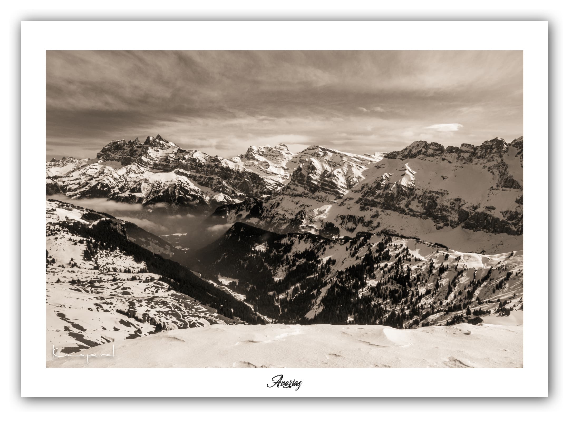 Poster Avoriaz - Haute-Savoie (France). Affiches Formats 30x40 cm, 40x60 cm ou 50x70 cm. Impression sur Papier Photo. Décoration murale. Nature. Paysage. Panorama. Montagne. Noir et Blanc.