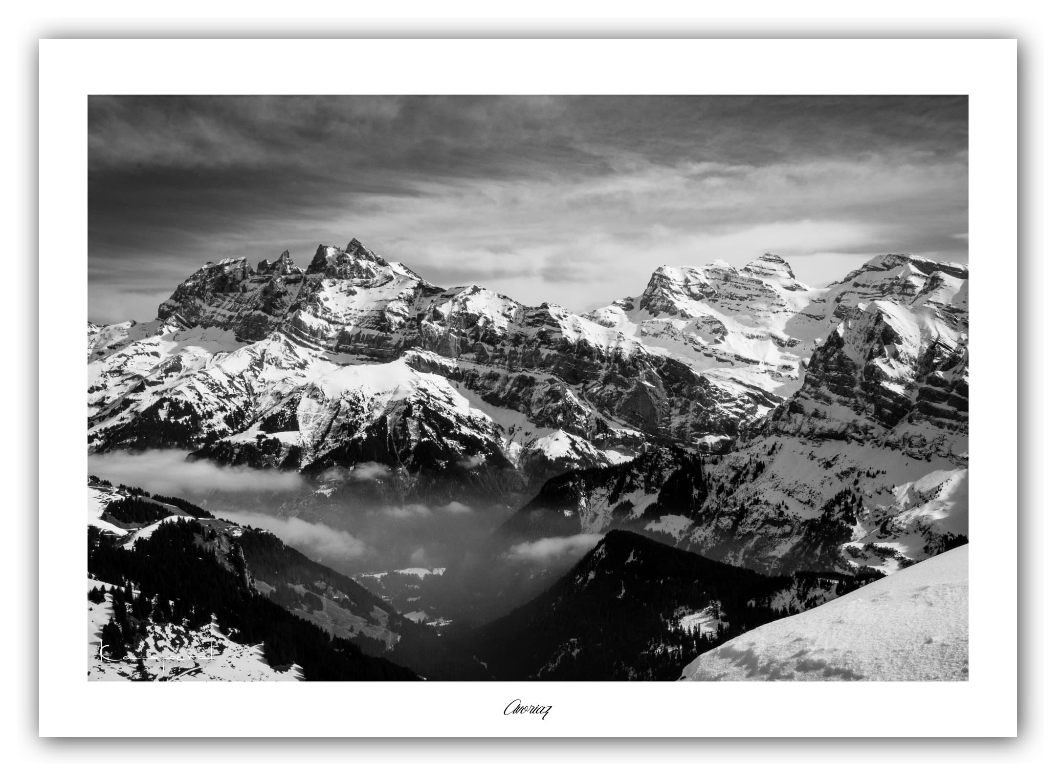 Poster Avoriaz - Haute-Savoie (France). Affiches Formats 30x40 cm, 40x60 cm ou 50x70 cm. Impression sur Papier Photo. Décoration murale. Nature. Paysage. Panorama. Montagne. Noir et Blanc.
