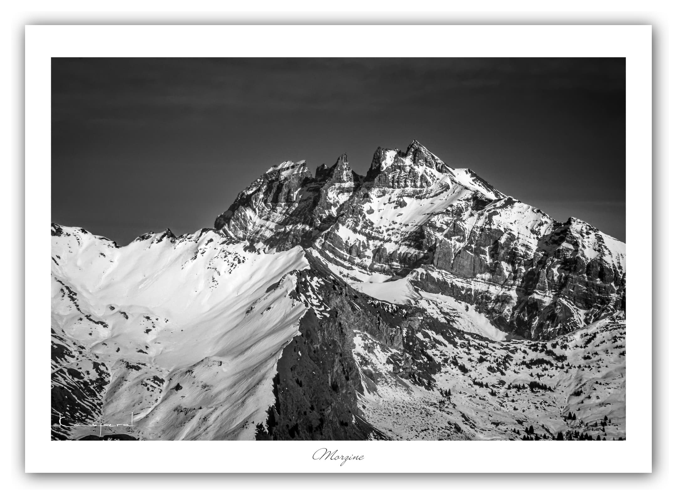 Poster Morzine - Haute-Savoie (France). Affiches Formats 30x40 cm, 40x60 cm ou 50x70 cm. Impression sur Papier Photo. Décoration murale. Nature. Paysage. Panorama. Montagne. Noir et Blanc.