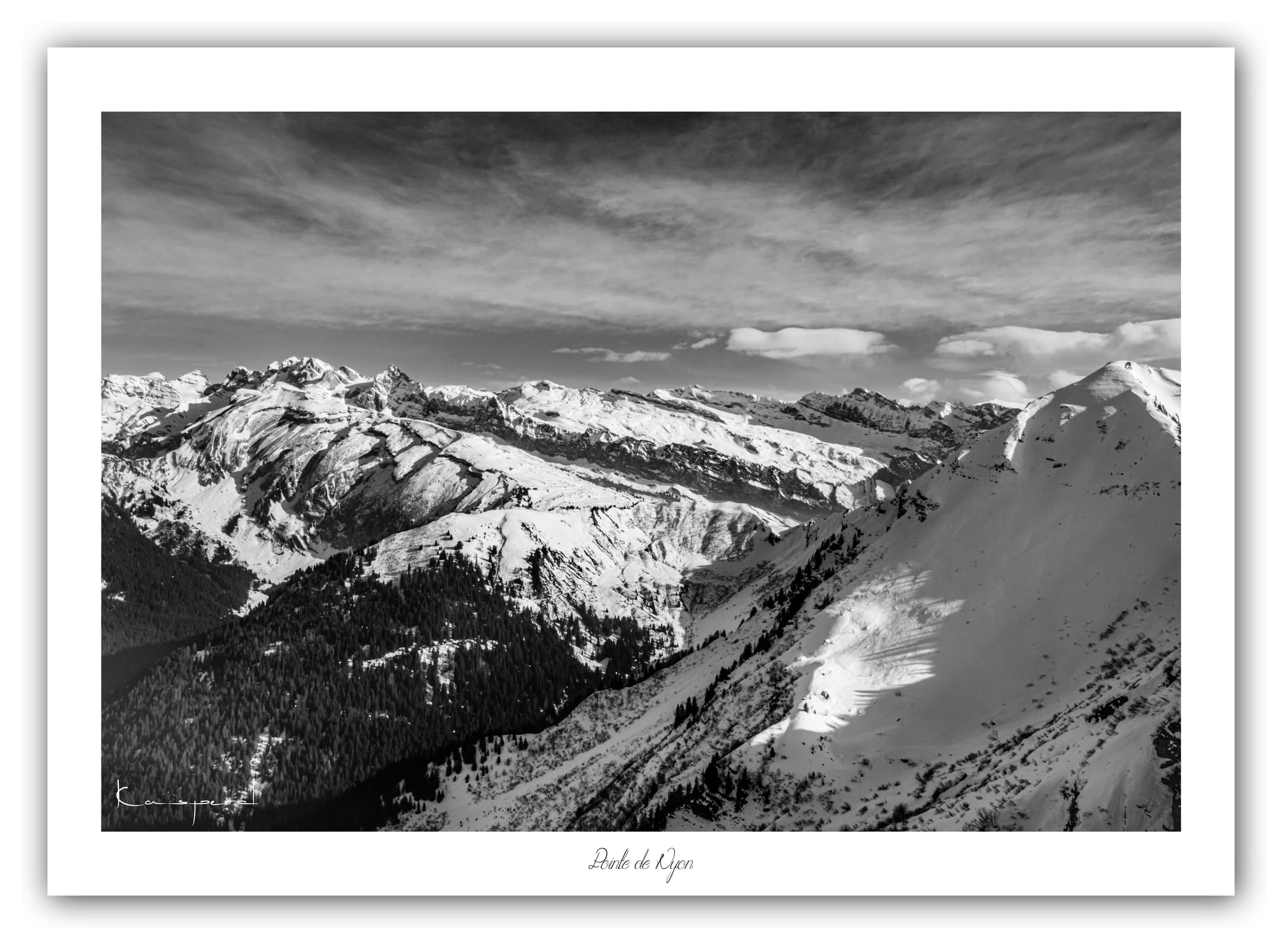 Poster Morzine - Haute-Savoie (France). Affiches Formats 30x40 cm, 40x60 cm ou 50x70 cm. Impression sur Papier Photo. Décoration murale. Nature. Paysage. Panorama. Montagne. Noir et Blanc.