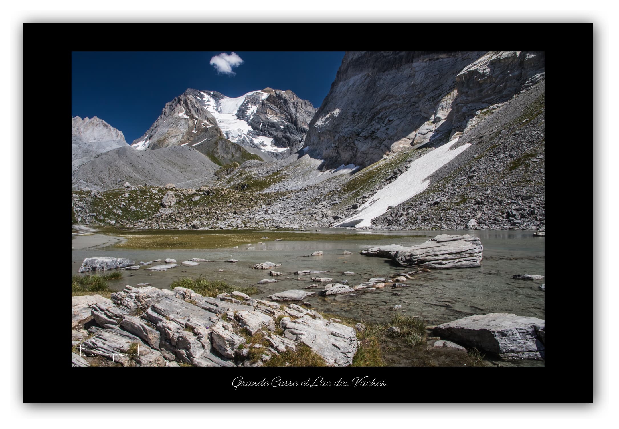 Poster Grande Casse et Lac des Vaches - Savoie (Les Alpes - France). Affiches Formats 30x40 cm, 40x60 cm ou 50x70 cm. Impression sur Papier Photo. Décoration murale. Paysage montagne. Eté.