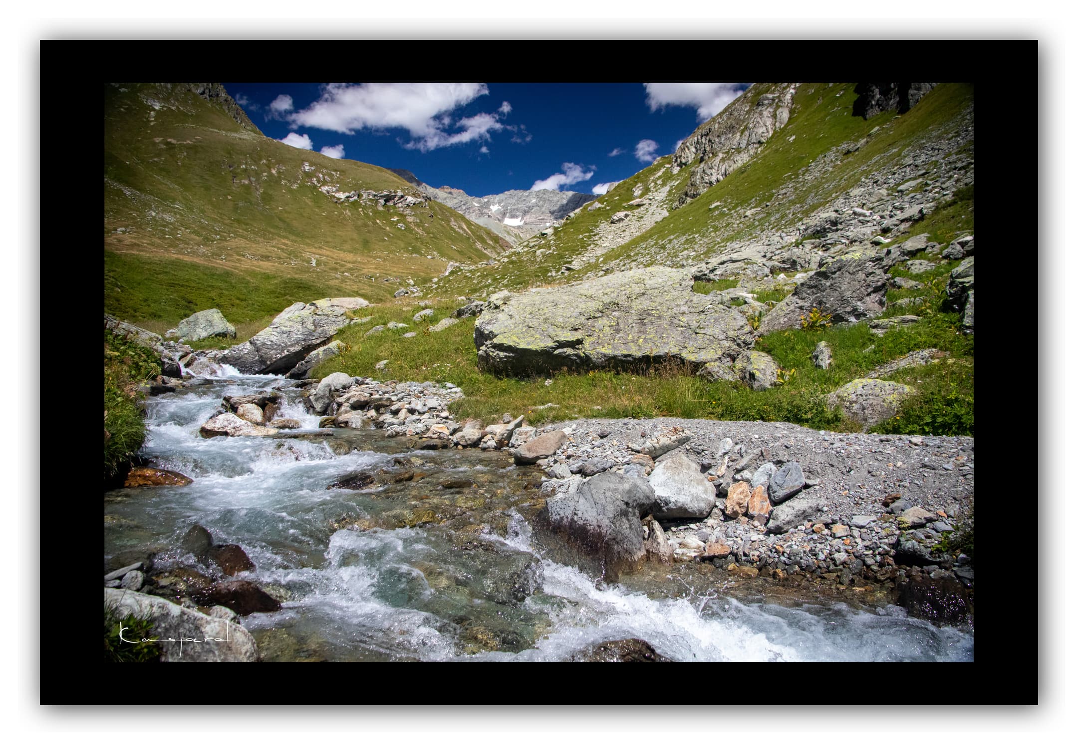 Poster Le Py - Savoie (Les Alpes - France). Affiches Formats 30x40 cm, 40x60 cm ou 50x70 cm. Impression sur Papier Photo. Décoration murale. Paysage montagne. Eté.