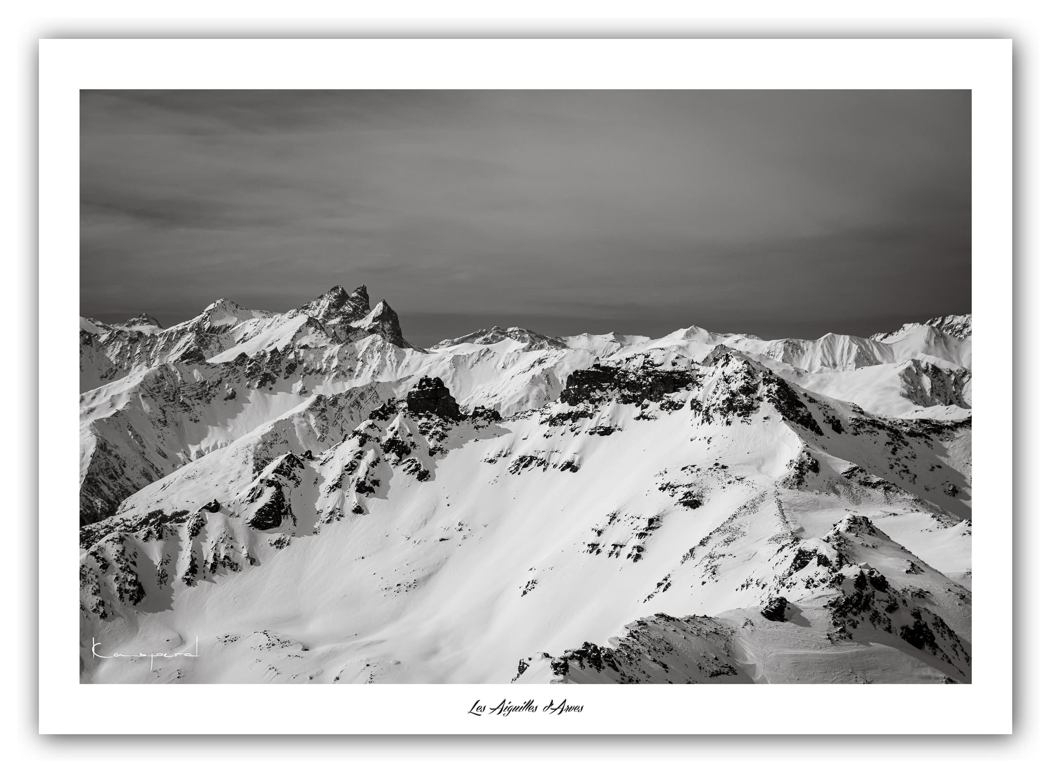 Générique Poster Les Aiguilles d'Arves (Savoie). Affiches Formats 30x40cm, 40x60 cm ou 50x70 cm. Impression sur Papier Photo. Décoration murale. Paysage. Montagne. Noir et Blanc.