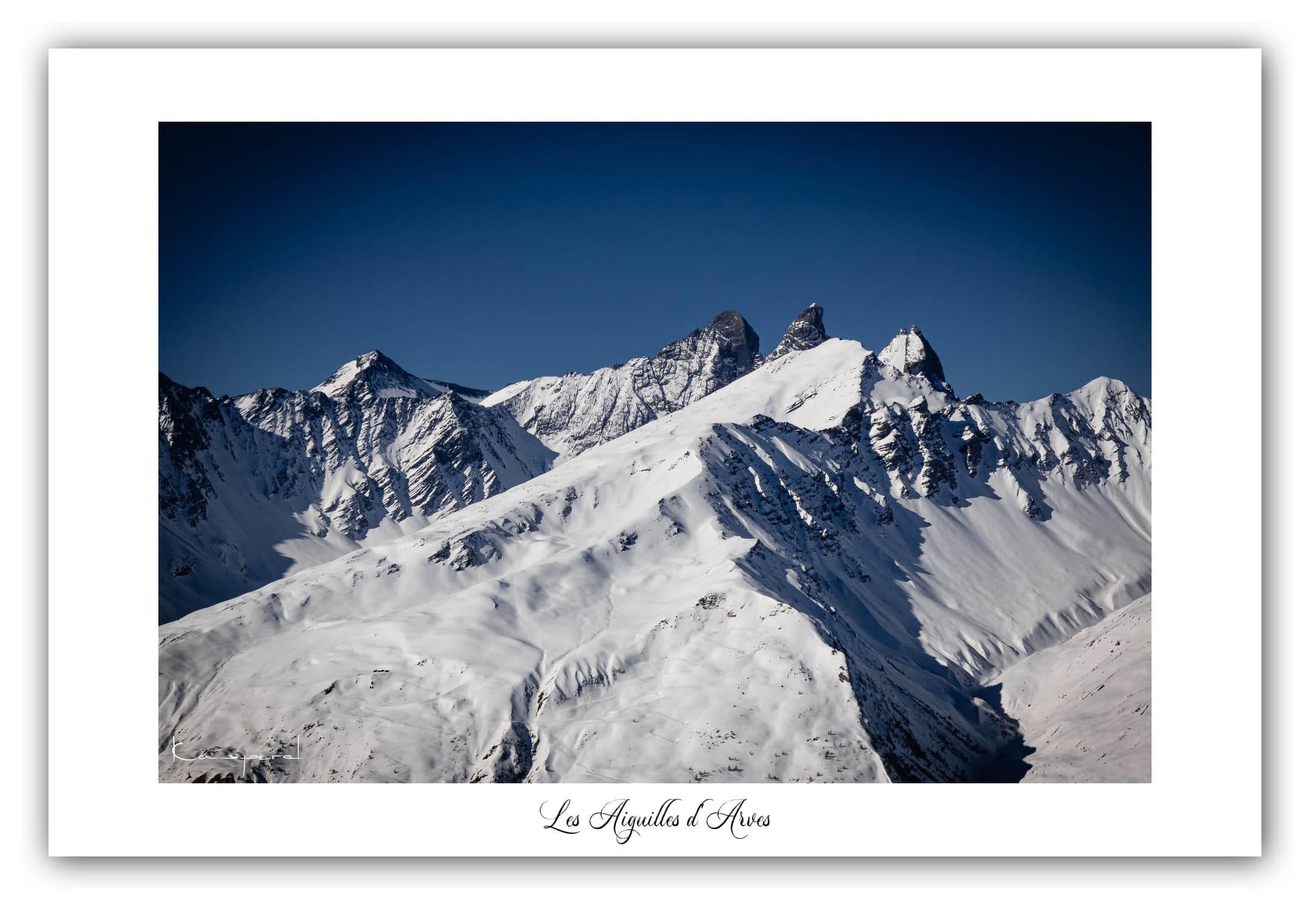 Poster Les Aiguilles d'Arves à Valloire - Savoie (France). Affiches Formats 30x40 cm, 40x60 cm ou 50x70 cm. Impression sur Papier Photo. Décoration murale. Nature. Paysage. Panorama. Montagne. Hiver.