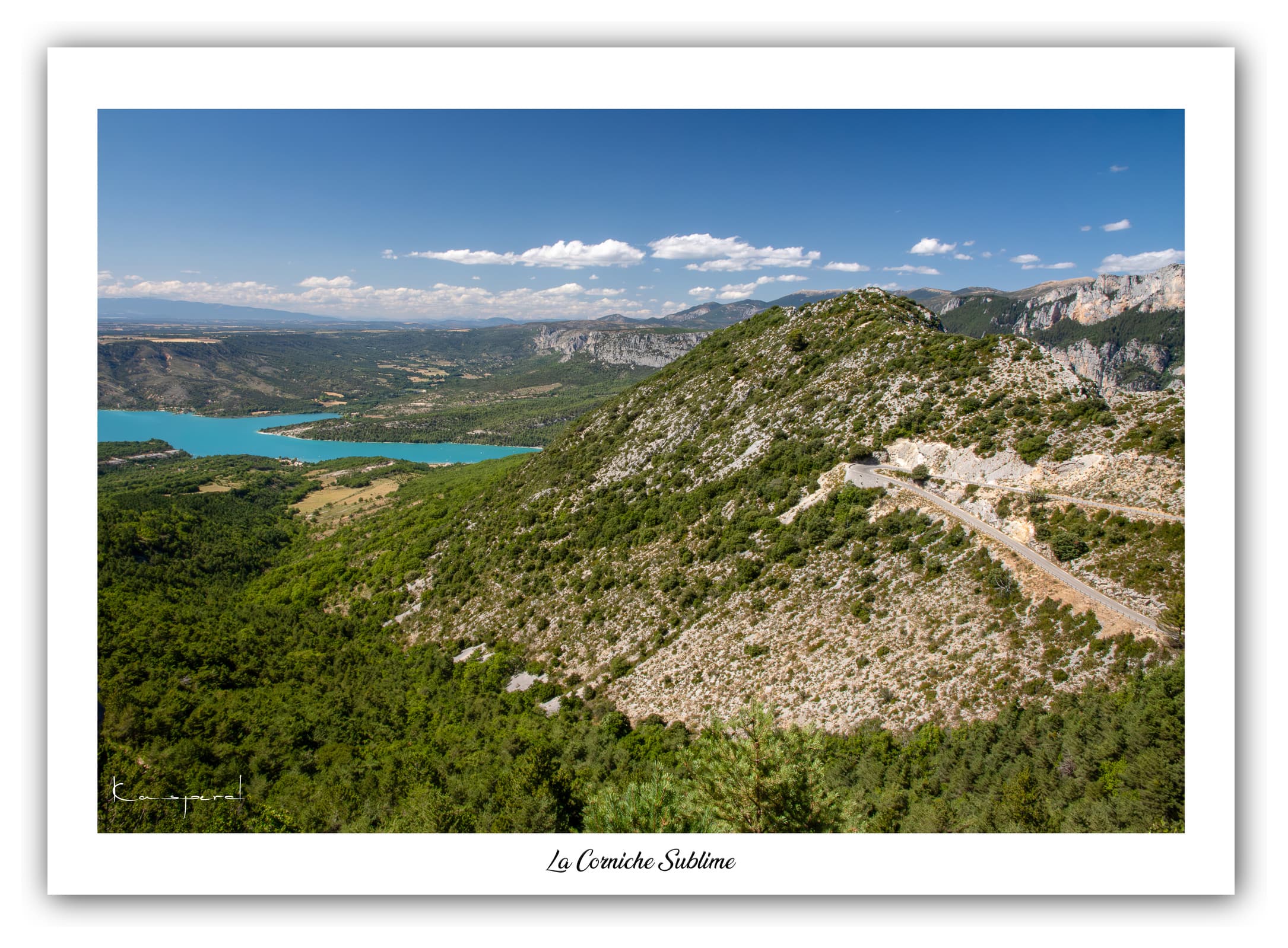 Poster Corniche Sublime (Alpes de Haute-Provence - France). Affiches Formats 30x40 cm, 40x60 cm ou 50x70 cm. Impression sur Papier Photo. Décoration murale. Paysage. Montagne. Panorama.