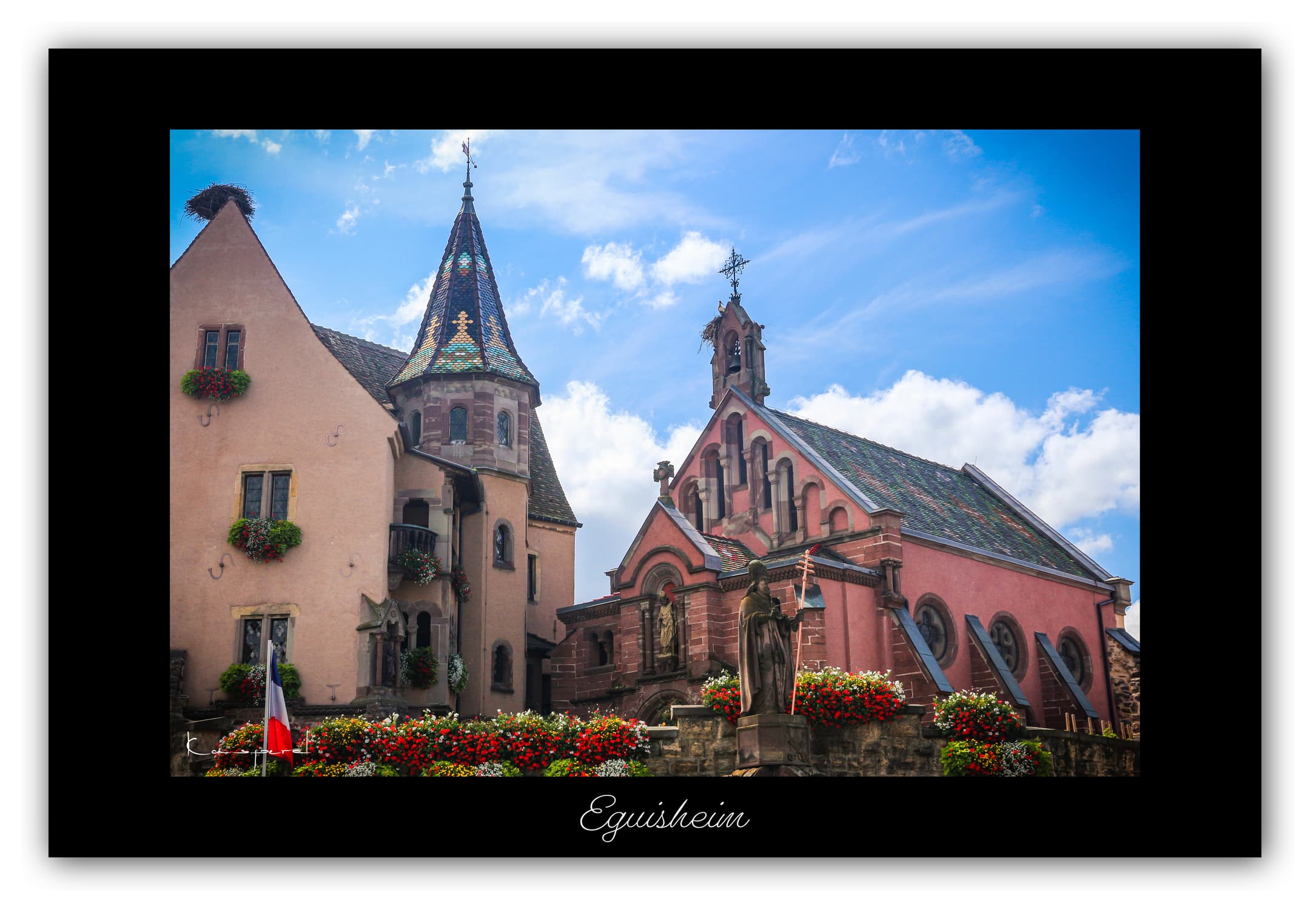 Poster Eguisheim - Alsace (France). Affiches Formats 30x40 cm, 40x60 cm ou 50x70 cm. Impression sur Papier Photo. Décoration murale. Village. Architecture.