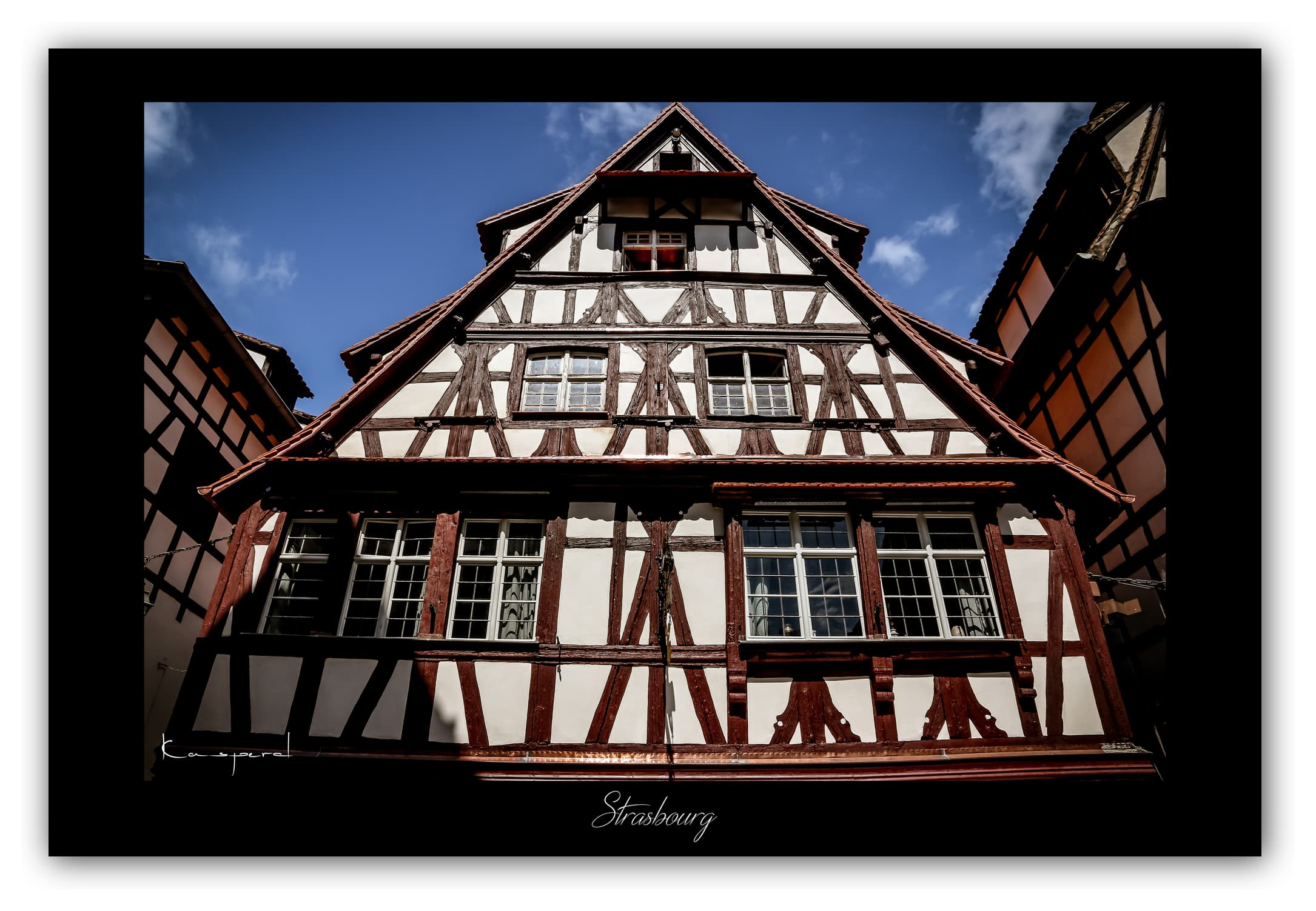 Poster Strasbourg - Alsace (France). Affiches Formats 30x40 cm, 40x60 cm ou 50x70 cm. Impression sur Papier Photo. Décoration murale. Ville de France. Architecture.