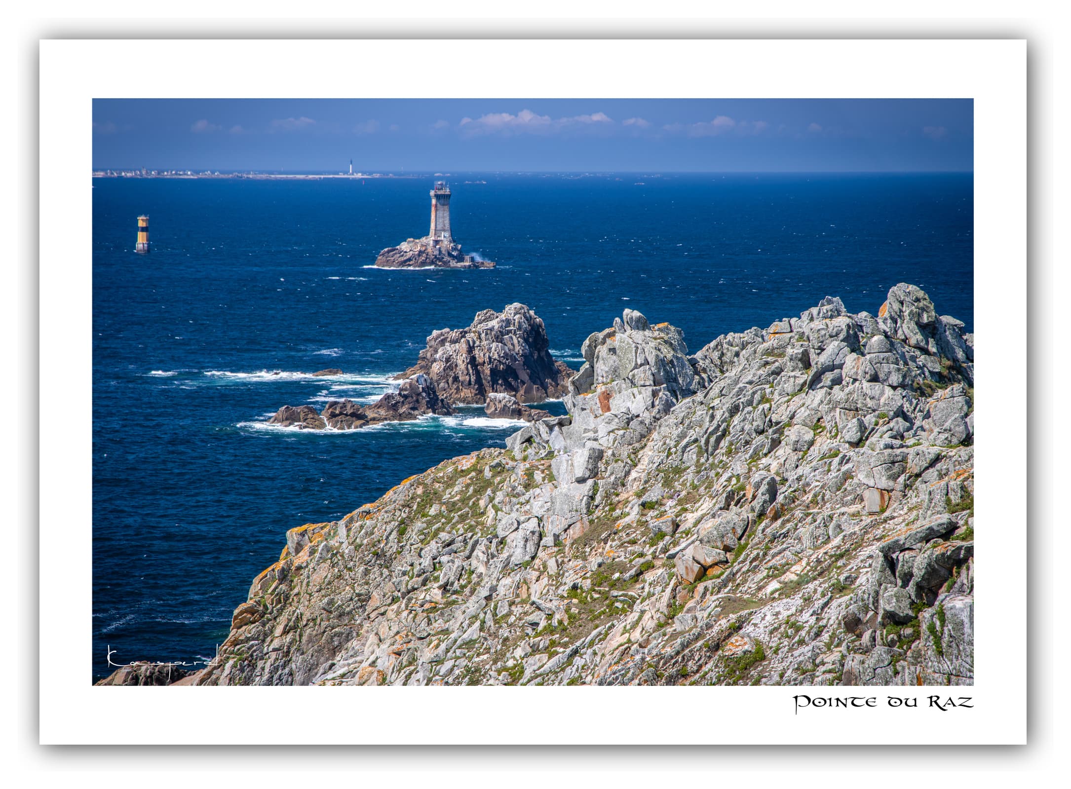 Poster Pointe du Raz et Phare de la Vieille - Bretagne (France). Affiches Formats 30x40 cm, 40x60 cm ou 50x70 cm. Impression sur Papier Photo ou alu-dibond. Décoration murale. Paysage. Mer. Phare.