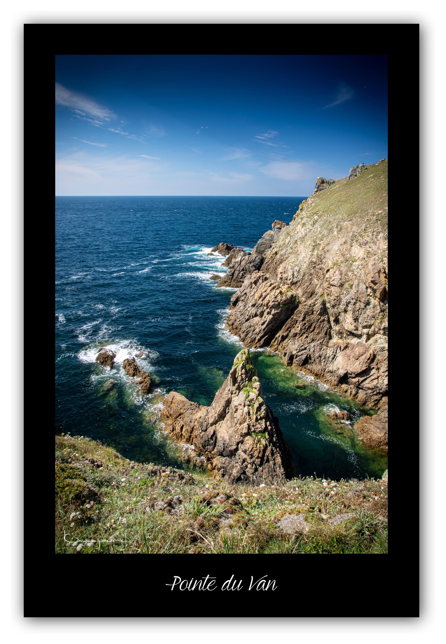 Poster Pointe du Van - Bretagne (France). Affiches Formats 30x40 cm, 40x60 cm ou 50x70 cm. Impression sur Papier Photo. Décoration murale. Paysage. Mer. Phare.