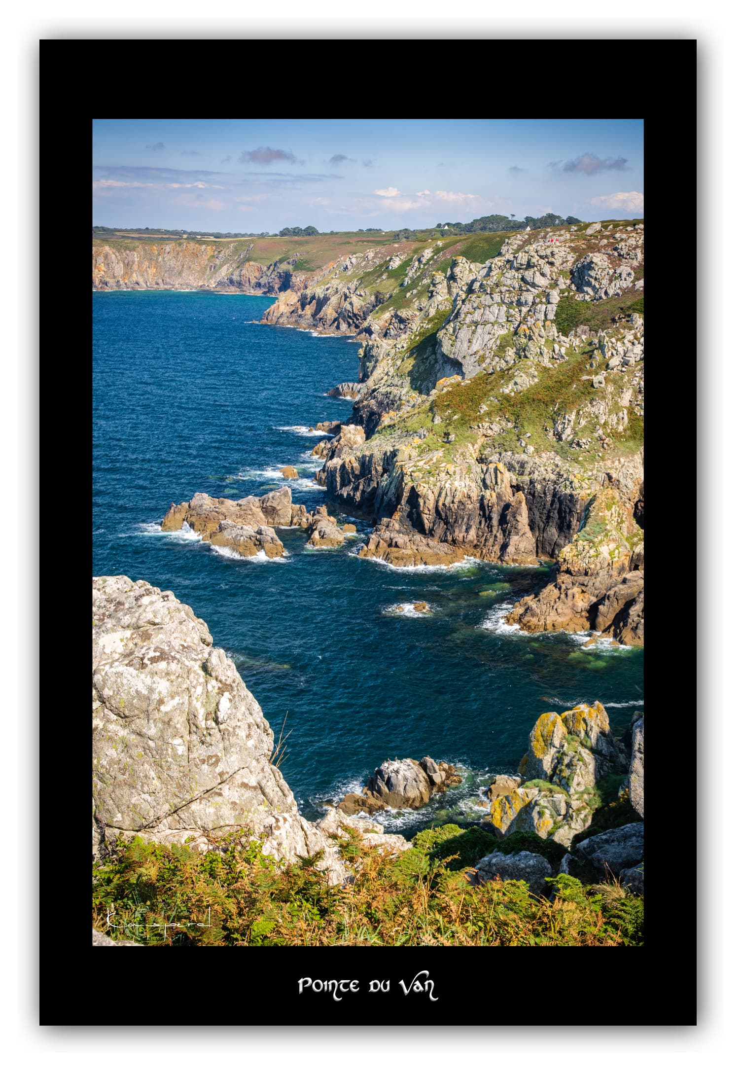 Poster Pointe du Van - Bretagne (France). Affiches Formats 30x40 cm, 40x60 cm ou 50x70 cm. Impression sur Papier Photo. Décoration murale. Paysage. Mer. Phare.