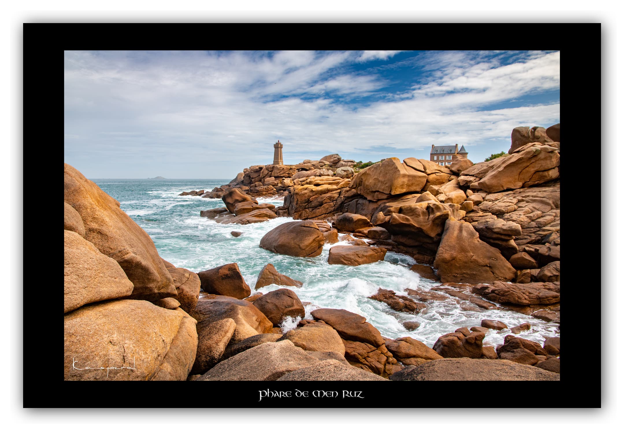 Poster Ploumanac'h - Bretagne (France). Affiches Formats 30x40 cm, 40x60 cm ou 50x70 cm. Impression sur Papier Photo. Décoration murale. Paysage. Mer. Phare.