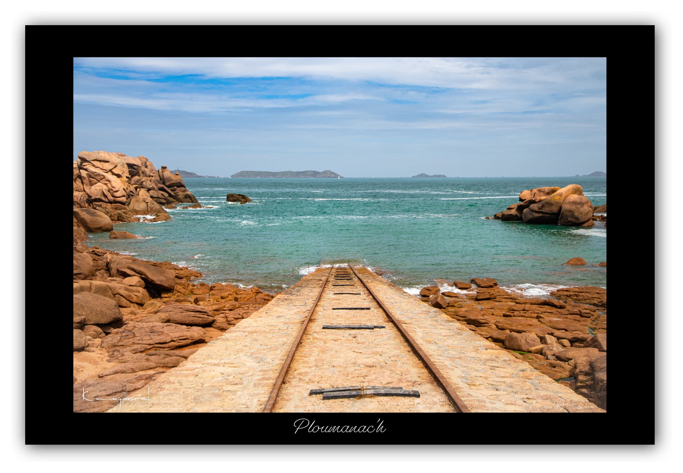 Poster Ploumanac'h - Bretagne (France). Affiches Formats 30x40 cm, 40x60 cm ou 50x70 cm. Impression sur Papier Photo. Décoration murale. Paysage. Mer. Phare.