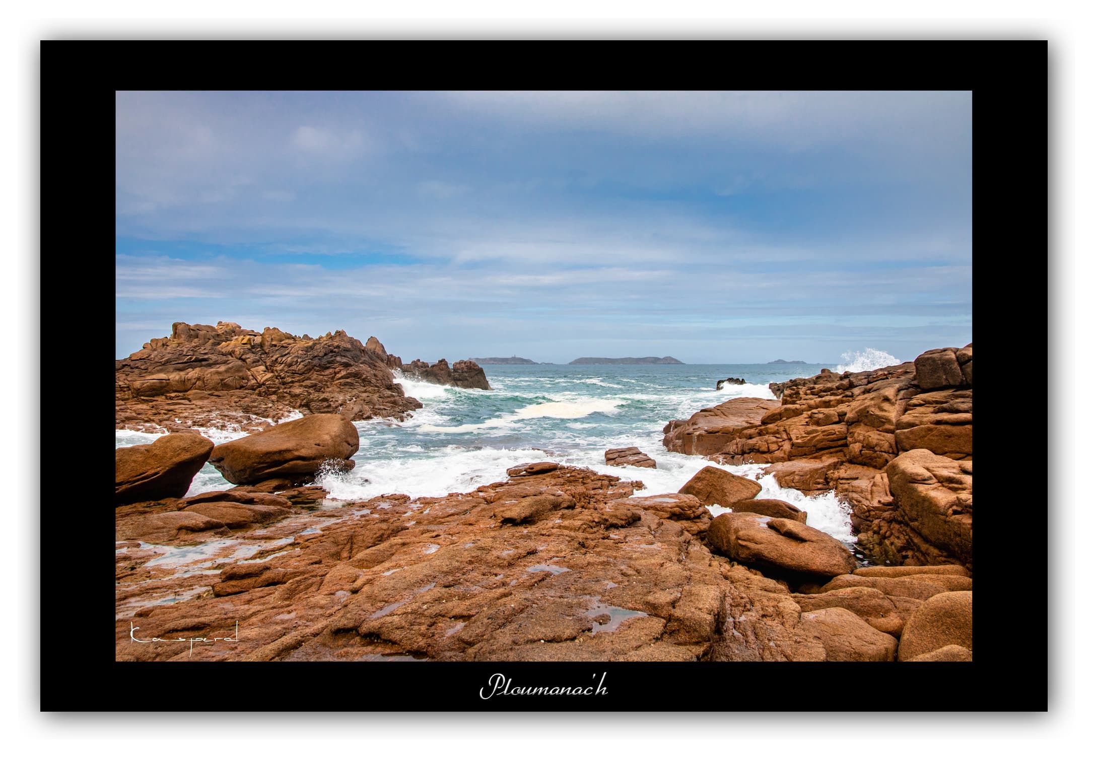Poster Ploumanac'h - Bretagne (France). Affiches Formats 30x40 cm, 40x60 cm ou 50x70 cm. Impression sur Papier Photo. Décoration murale. Paysage. Mer. Phare.