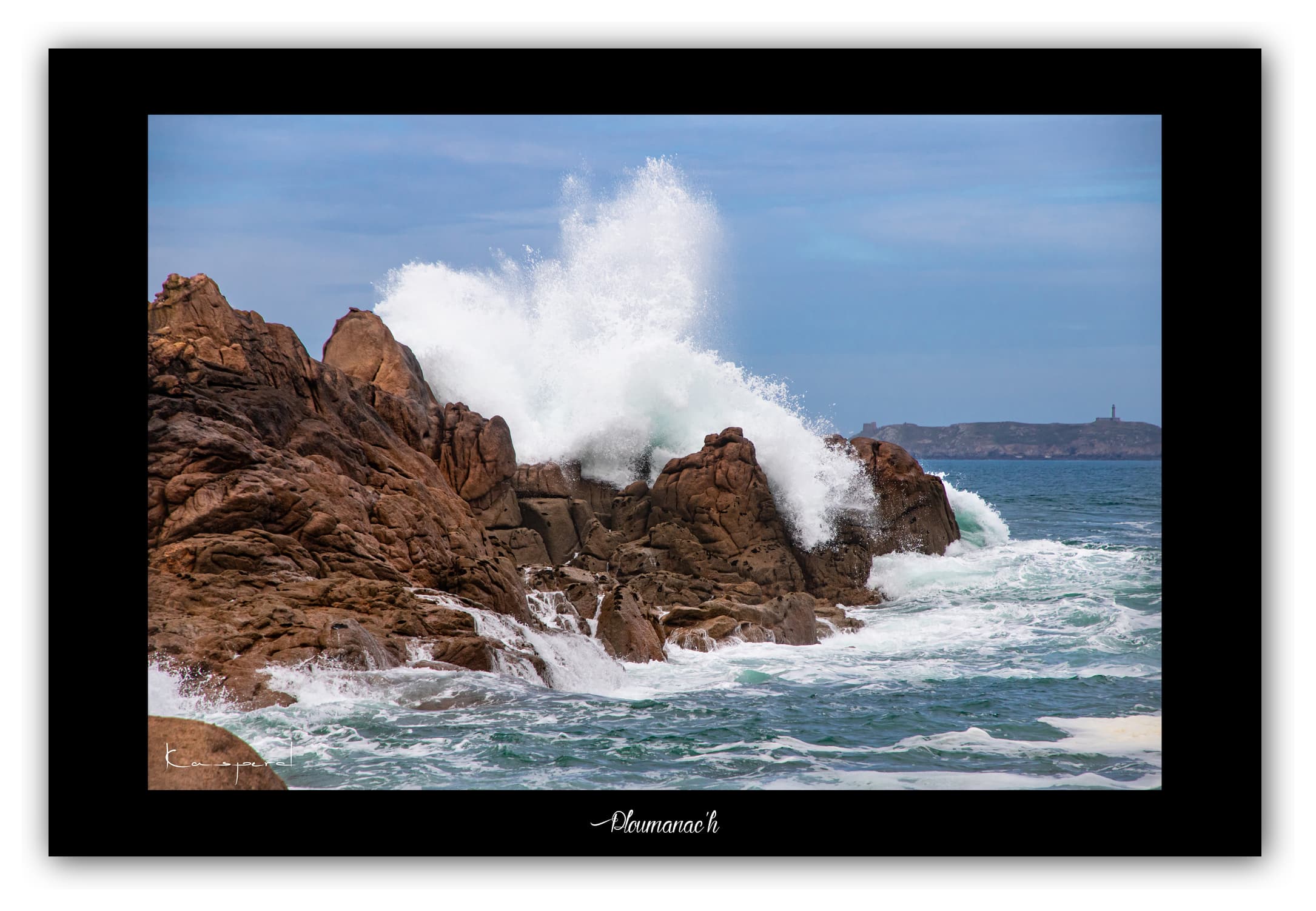 Poster Ploumanac'h - Bretagne (France). Affiches Formats 30x40 cm, 40x60 cm ou 50x70 cm. Impression sur Papier Photo. Décoration murale. Paysage. Mer. Phare.