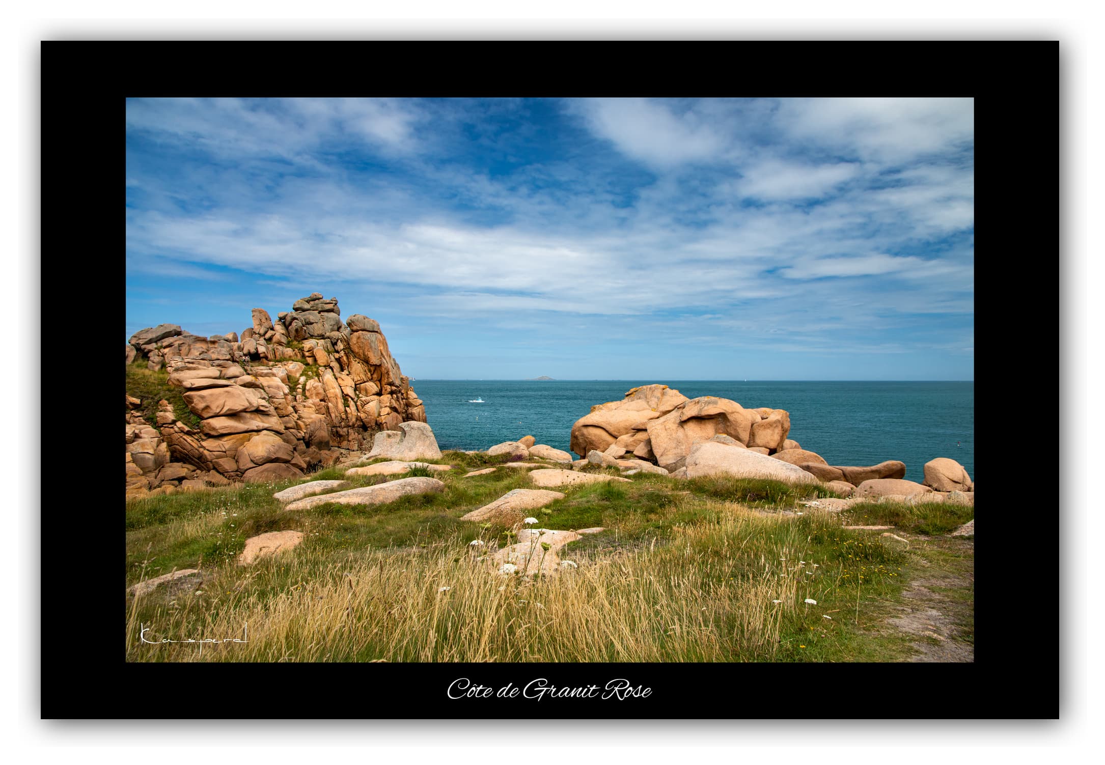 Poster Côte de Granit Rose - Bretagne (France). Affiches Formats 30x40 cm, 40x60 cm ou 50x70 cm. Impression sur Papier Photo. Décoration murale. Paysage. Mer. Phare.