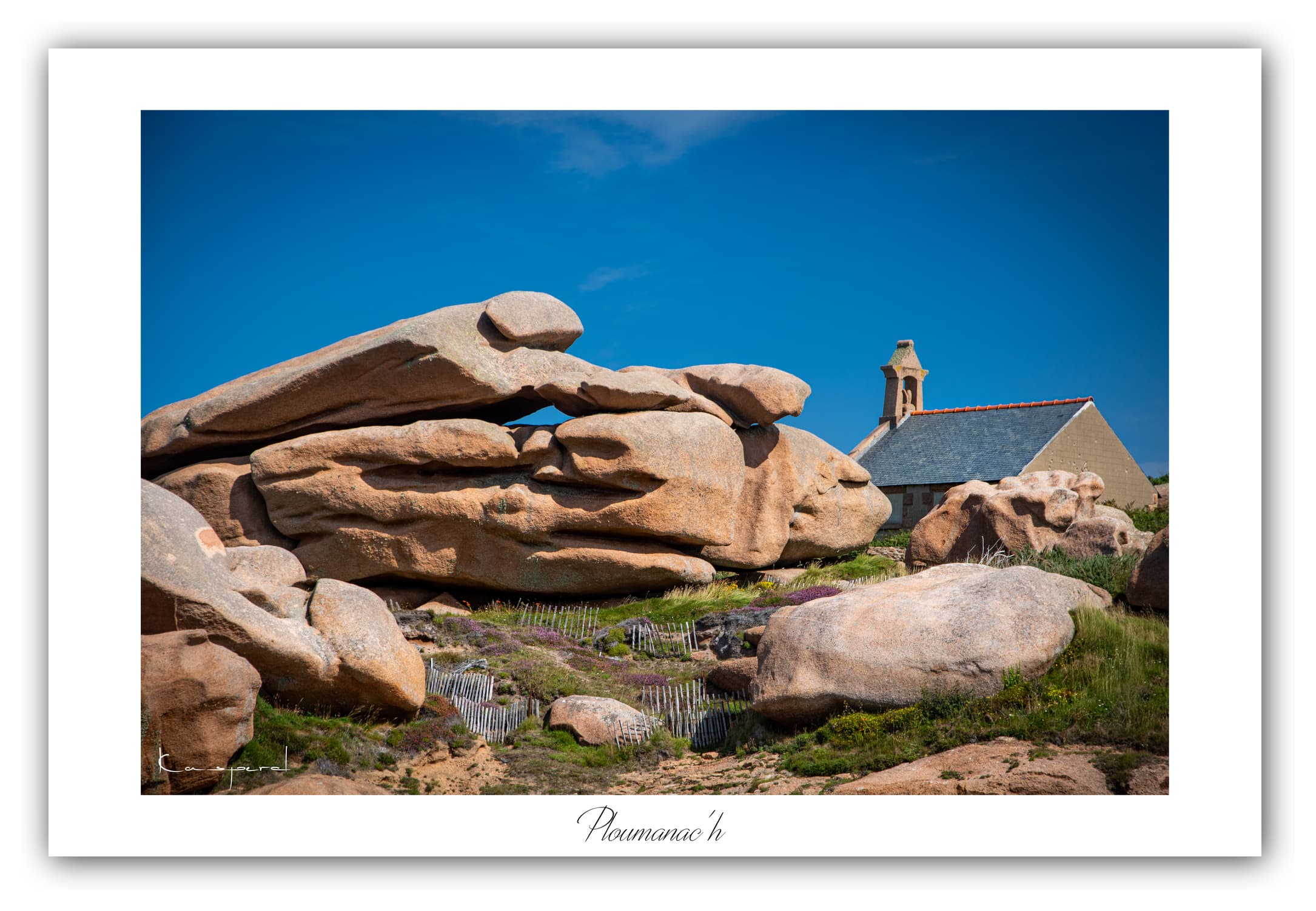 Poster Ploumanac'h - Bretagne (France). Affiches Formats 30x40 cm, 40x60 cm ou 50x70 cm. Impression sur Papier Photo. Décoration murale. Paysage. Mer. Phare.