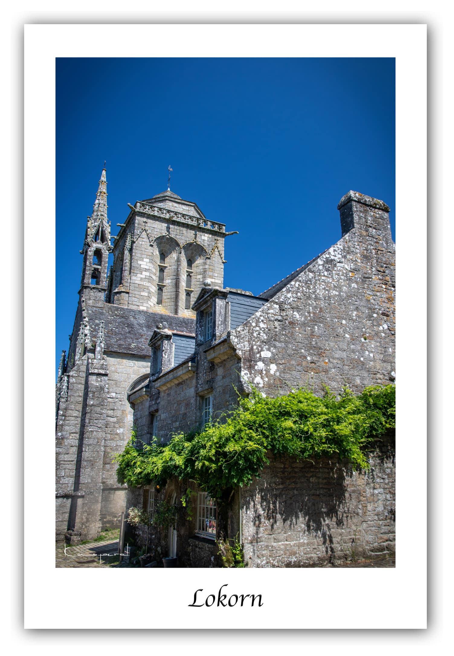 Poster Lokorn/Locronan - Bretagne (France). Affiches Formats 30x40 cm, 40x60 cm ou 50x70 cm. Impression sur Papier Photo. Décoration murale. Paysage. Mer. Phare.