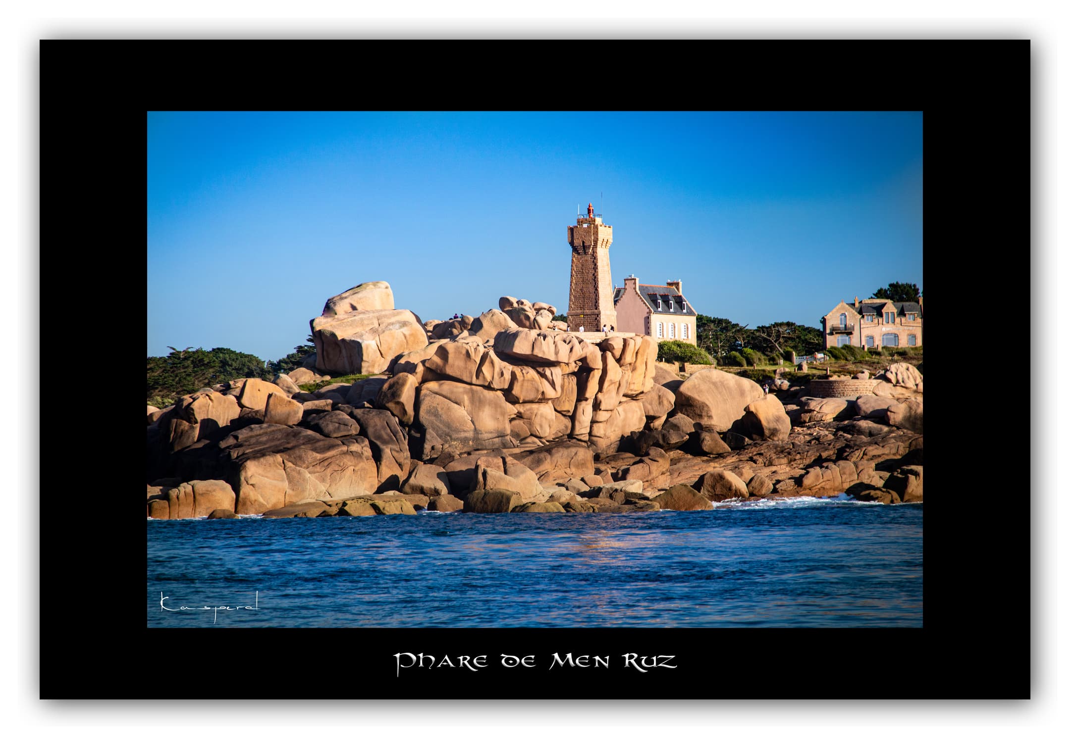 Poster Ploumanac'h - Bretagne (France). Affiches Formats 30x40 cm, 40x60 cm ou 50x70 cm. Impression sur Papier Photo. Décoration murale. Paysage. Mer. Phare.