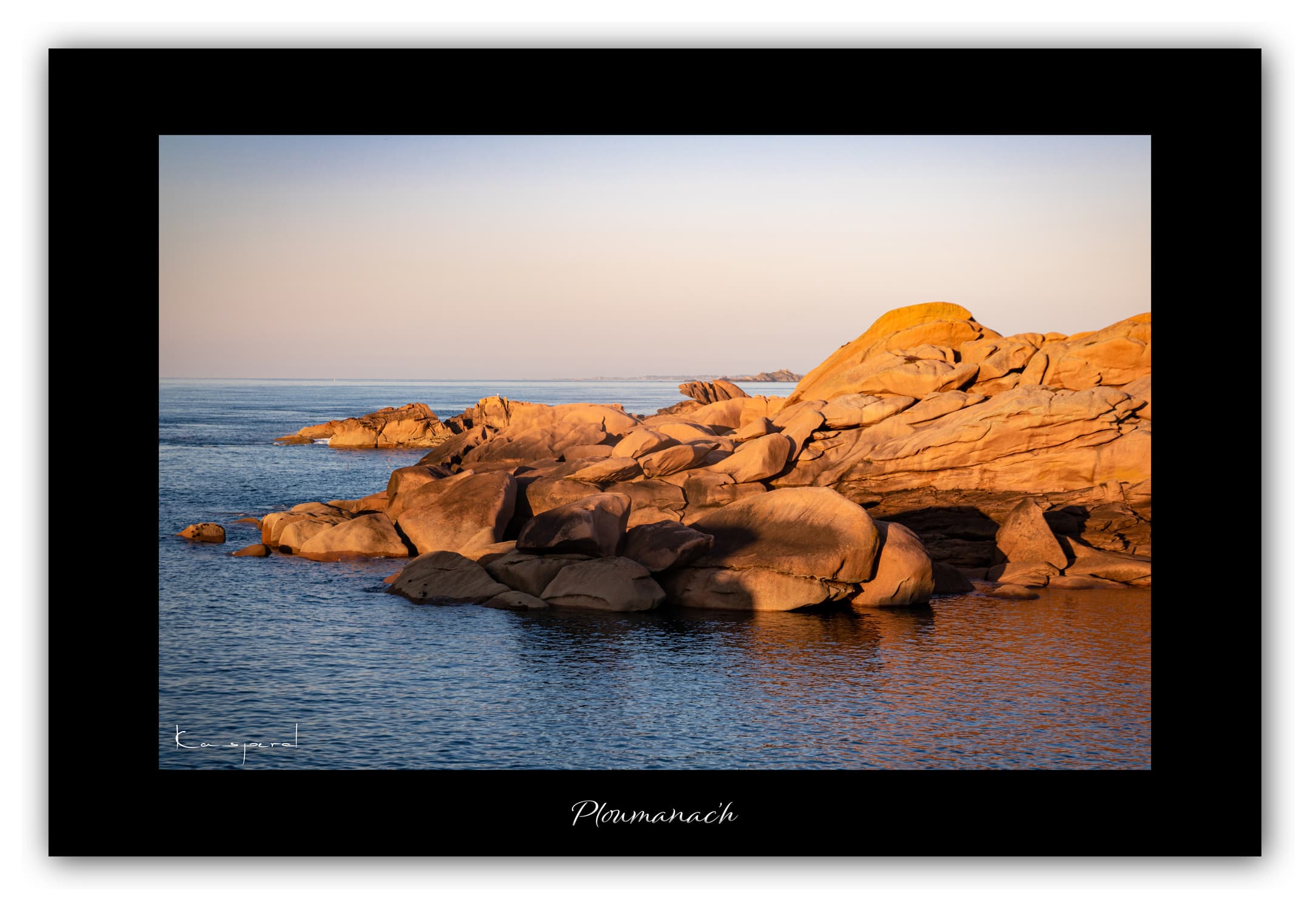 Poster Ploumanac'h - Bretagne (France). Affiches Formats 30x40 cm, 40x60 cm ou 50x70 cm. Impression sur Papier Photo. Décoration murale. Paysage. Mer. Phare.
