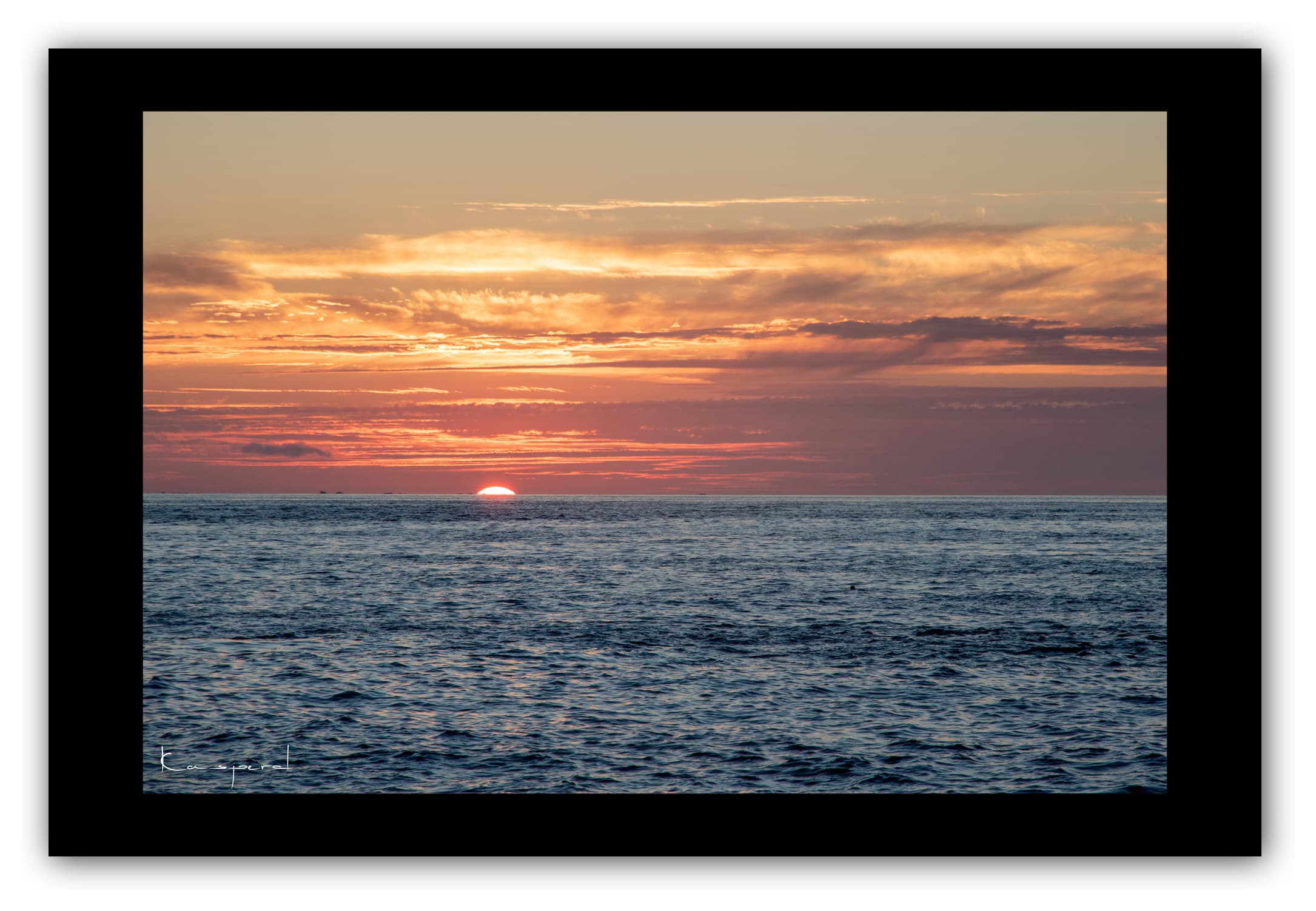 Poster Côte de Granit Rose - Bretagne (France). Affiches Formats 30x40 cm, 40x60 cm ou 50x70 cm. Impression sur Papier Photo. Décoration murale. Paysage. Mer. Phare.