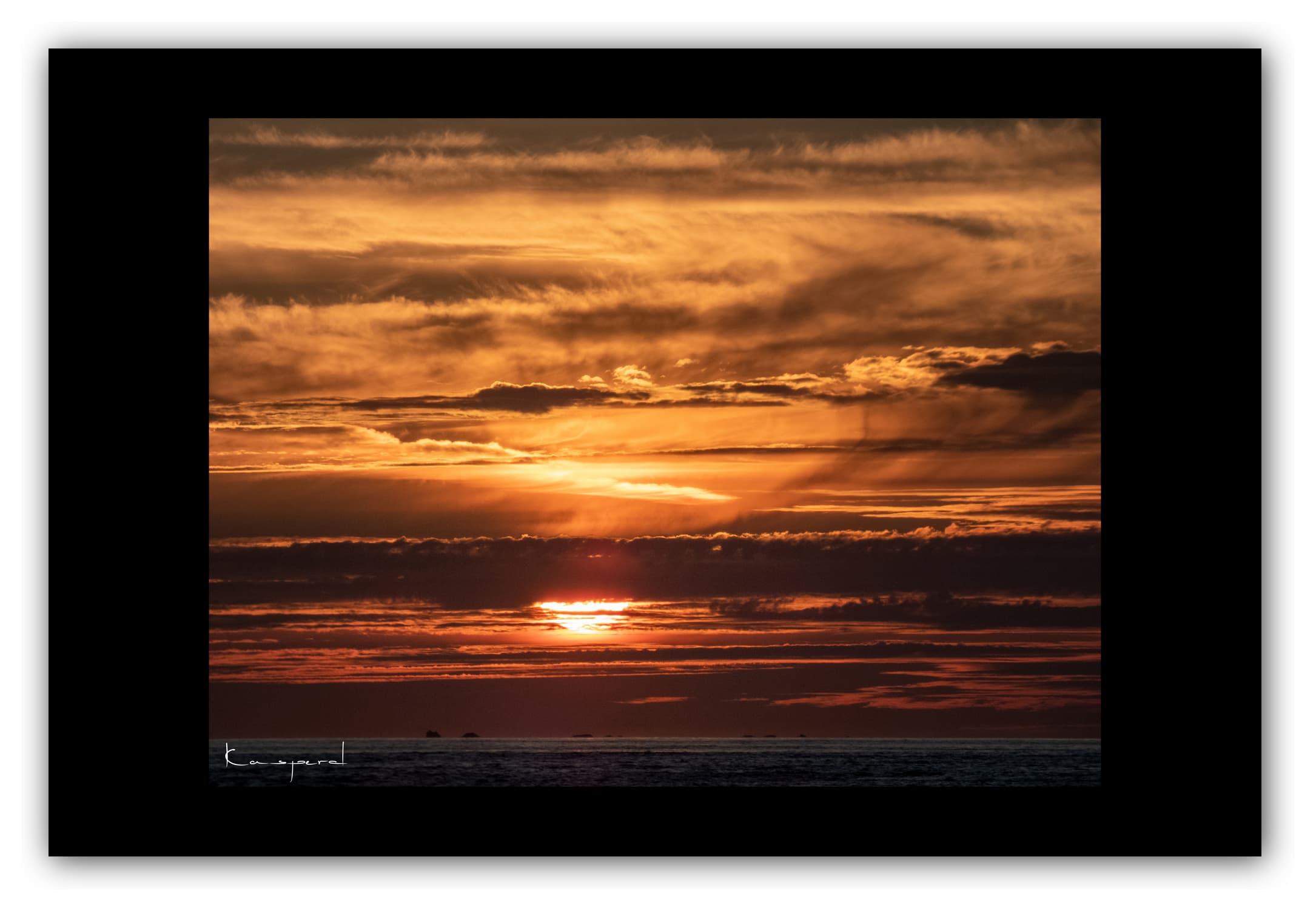 Poster Côte de Granit Rose - Bretagne (France). Affiches Formats 30x40 cm, 40x60 cm ou 50x70 cm. Impression sur Papier Photo. Décoration murale. Paysage. Mer. Phare.