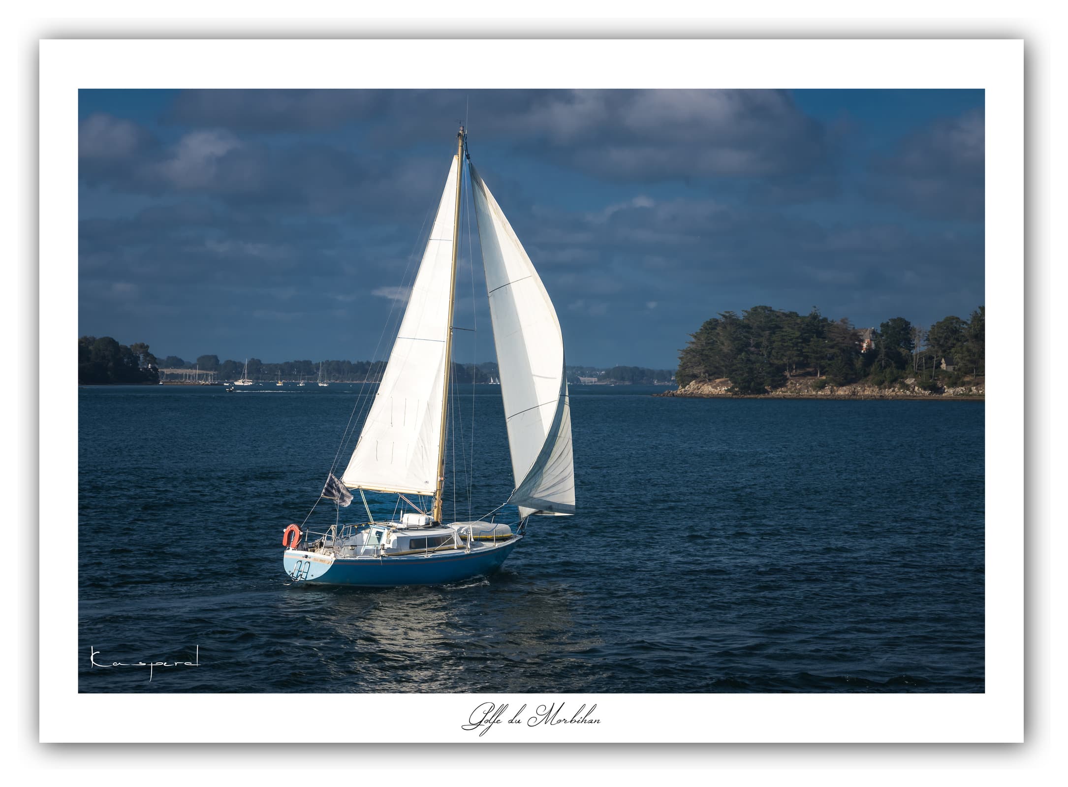 Poster Golfe du Morbihan (Bretagne - France). Affiches Formats 30x40cm, 40x60 cm ou 50x70 cm. Impression sur Papier Photo. Décoration murale. Paysage. Bateau.