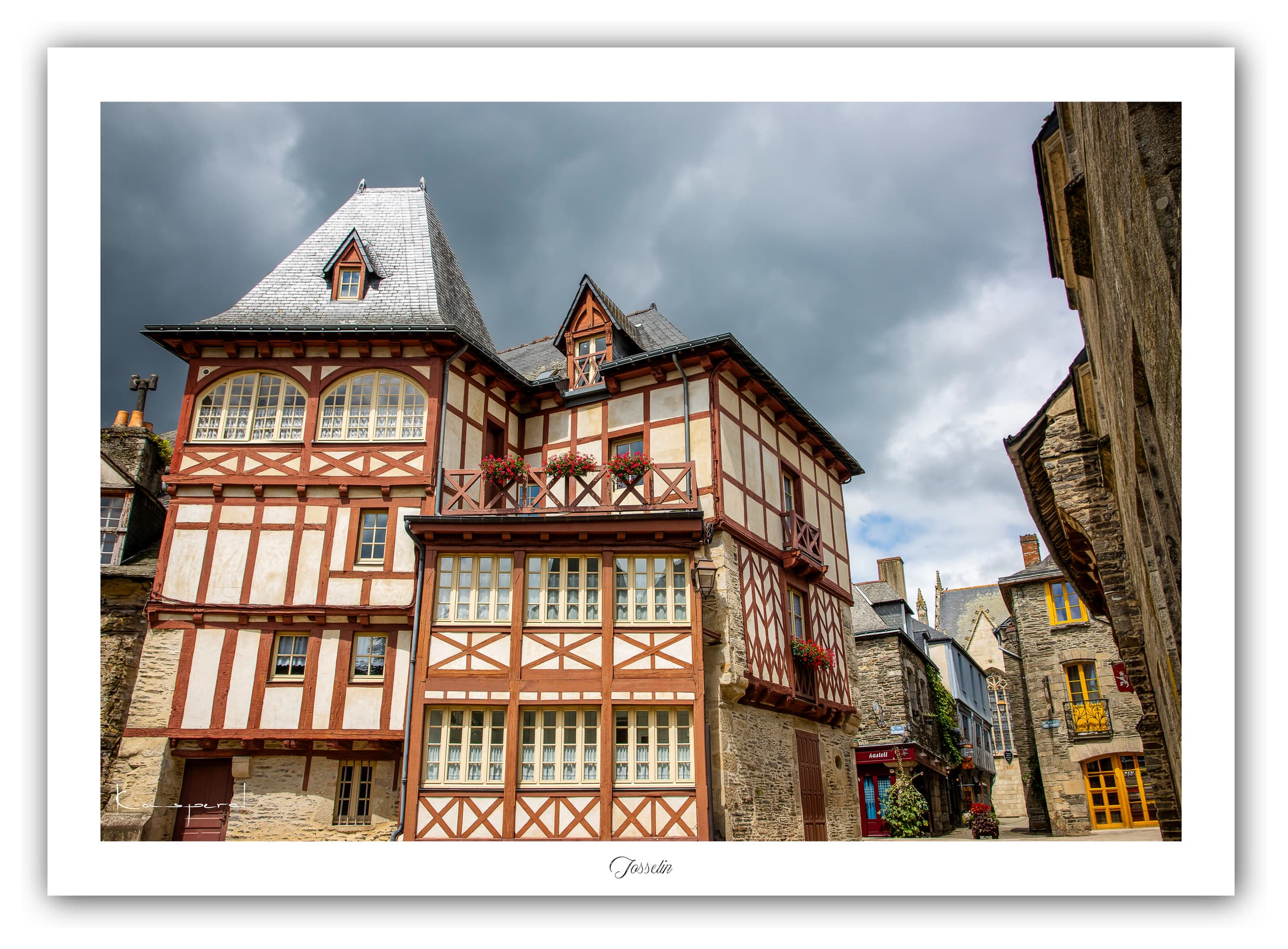 PosterJosselin (Bretagne - France). Affiches Formats 30x40cm, 40x60 cm ou 50x70 cm. Impression sur Papier Photo. Décoration murale. Architecture. Médiéval.