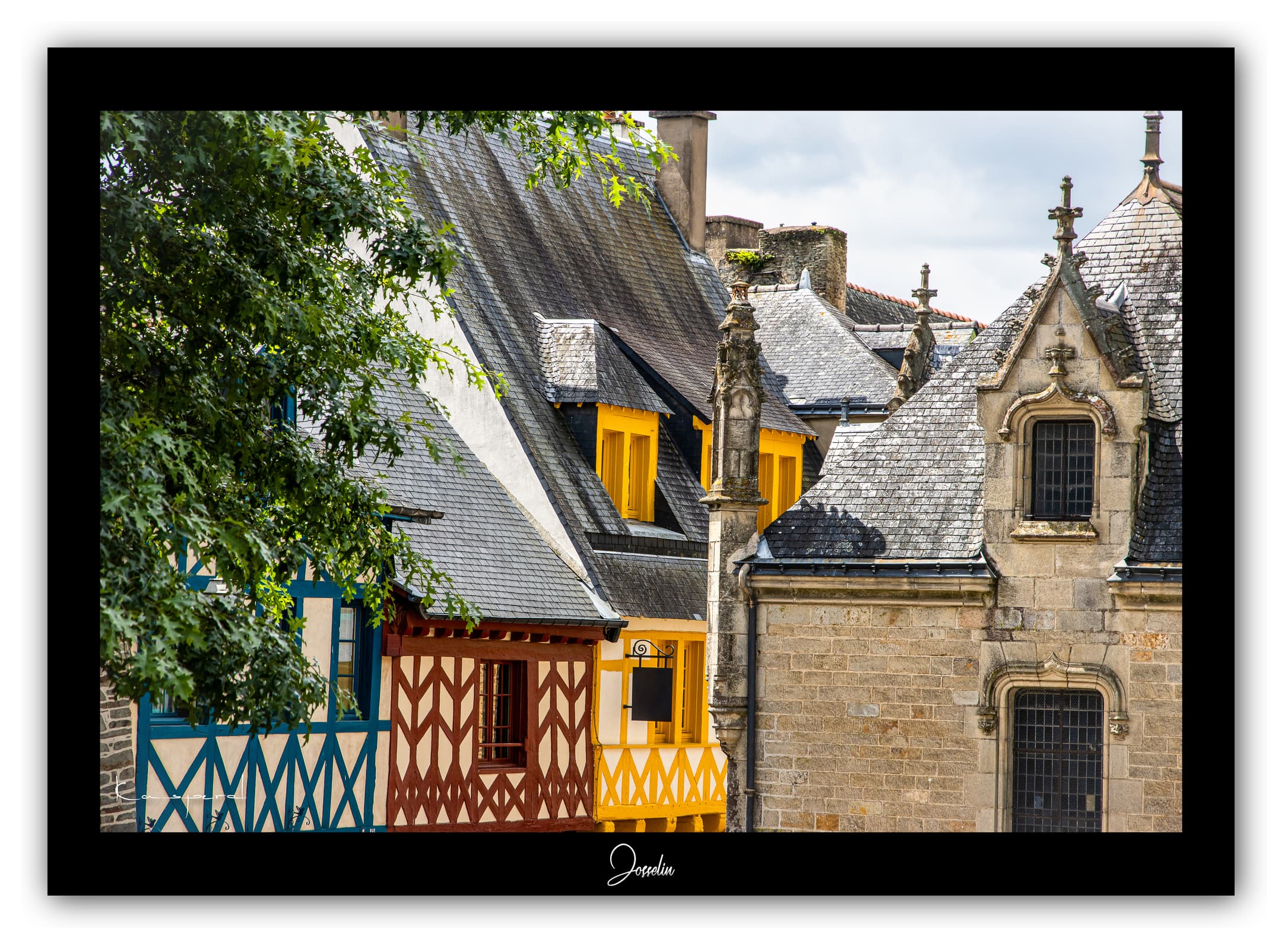 PosterJosselin (Bretagne - France). Affiches Formats 30x40cm, 40x60 cm ou 50x70 cm. Impression sur Papier Photo. Décoration murale. Architecture. Médiéval.