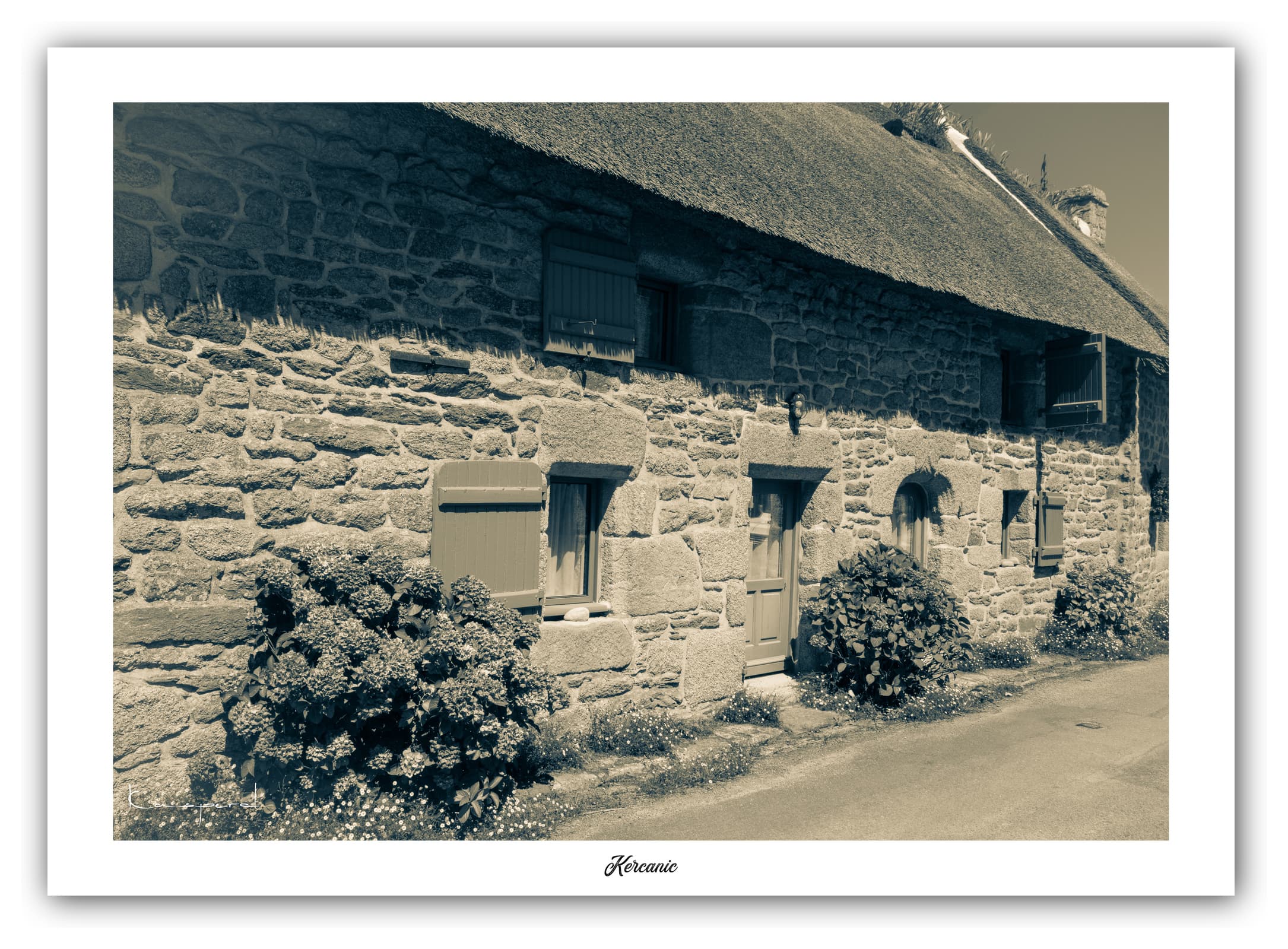 Poster Kercanic (Bretagne - France). Affiches Formats 30x40cm, 40x60 cm ou 50x70 cm. Impression sur Papier Photo. Décoration murale. Architecture. Village.