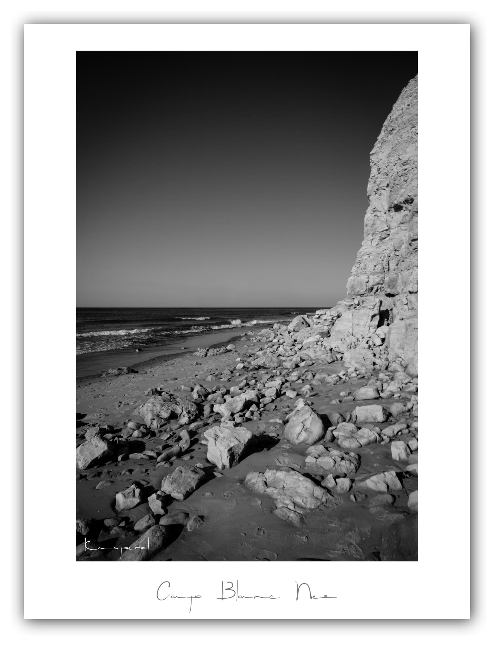 Générique Poster Côte d'Opale - Hauts de France (France). Affiches Formats 30x40 cm, 40x60 cm ou 50x70 cm. Impression sur Papier Photo. Décoration murale. Paysage. Mer. Noir et Blanc.