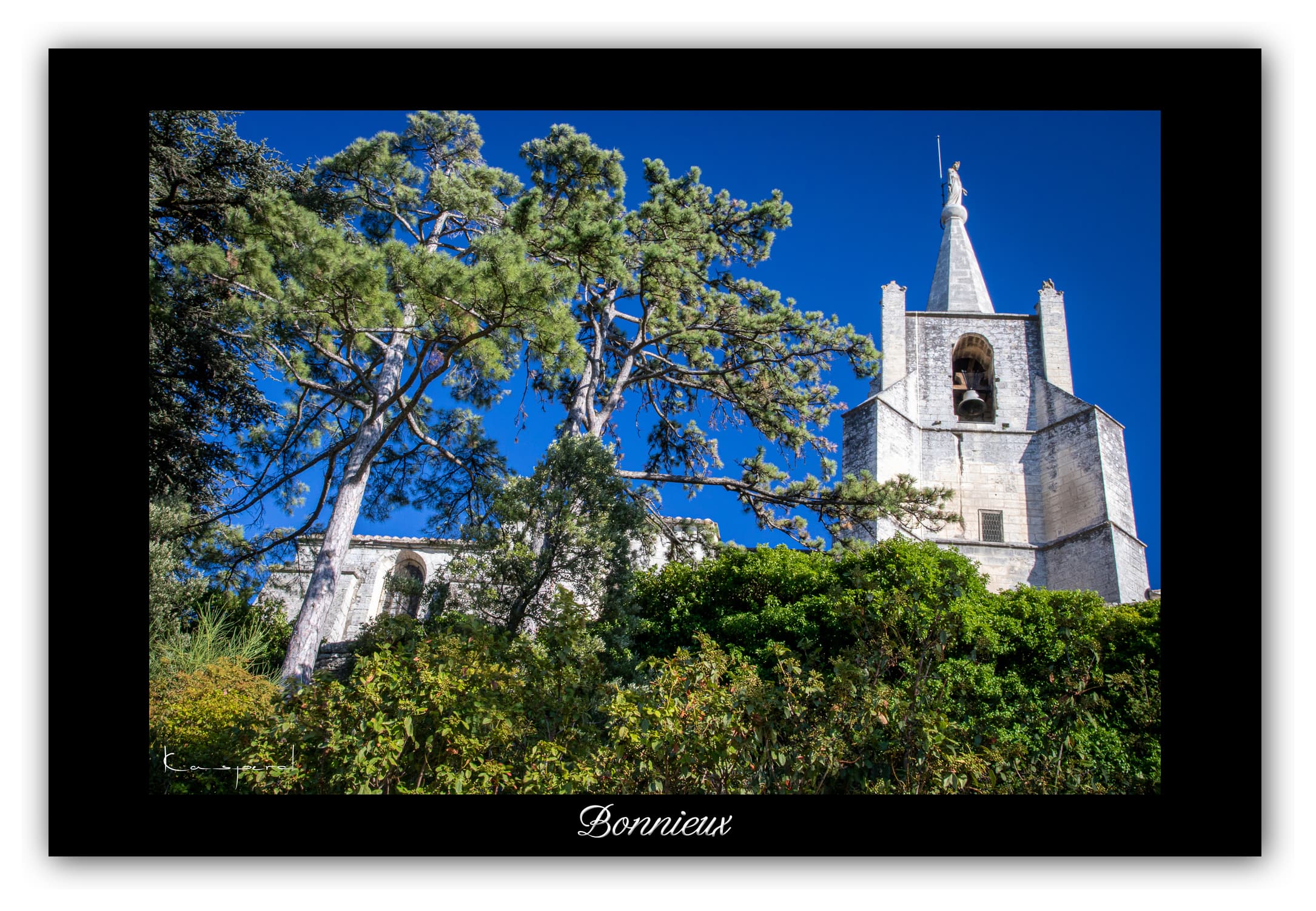 Poster Bonnieux (Vaucluse - France). Affiches Formats 30x40 cm, 40x60 cm, 50x70 cm. Impression sur Papier Photo. Décoration murale. Village. Architecture.