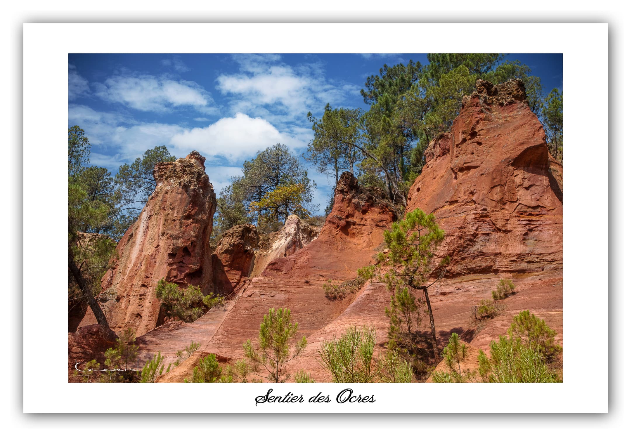 Poster Roussillon (Vaucluse - France). Affiches Formats 30x40 cm, 40x60 cm ou 50x70 cm. Impression sur Papier Photo. Décoration murale. Paysage. Couleur.