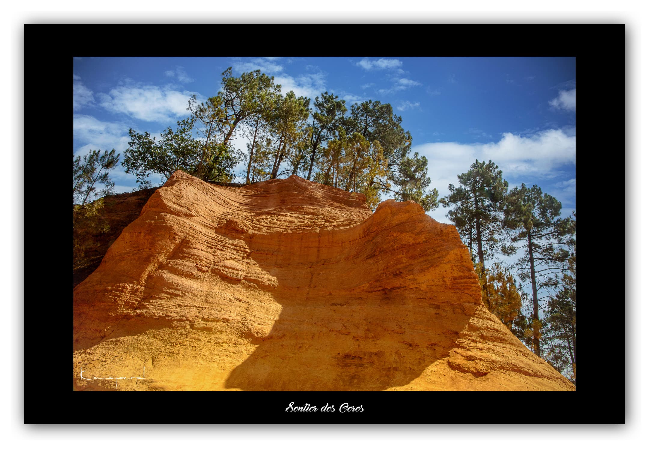 Poster Roussillon (Vaucluse - France). Affiches Formats 30x40 cm, 40x60 cm ou 50x70 cm. Impression sur Papier Photo. Décoration murale. Paysage. Couleur.
