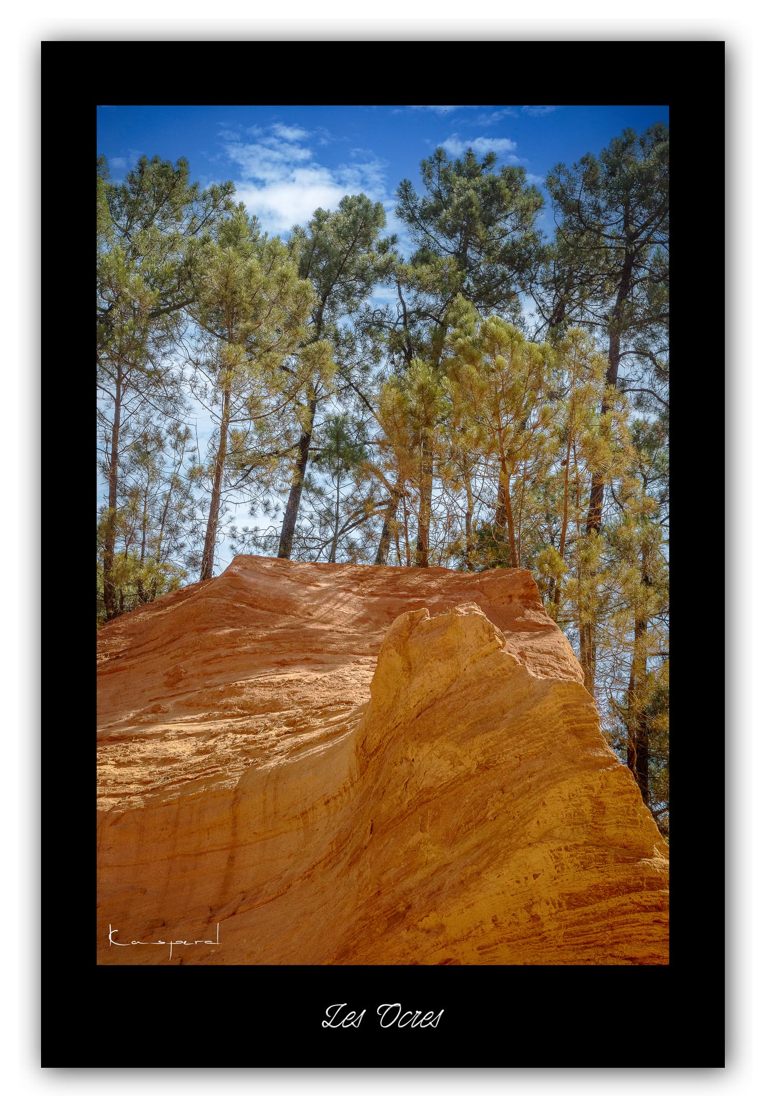 Poster Roussillon (Vaucluse - France). Affiches Formats 30x40 cm, 40x60 cm ou 50x70 cm. Impression sur Papier Photo. Décoration murale. Paysage. Couleur.