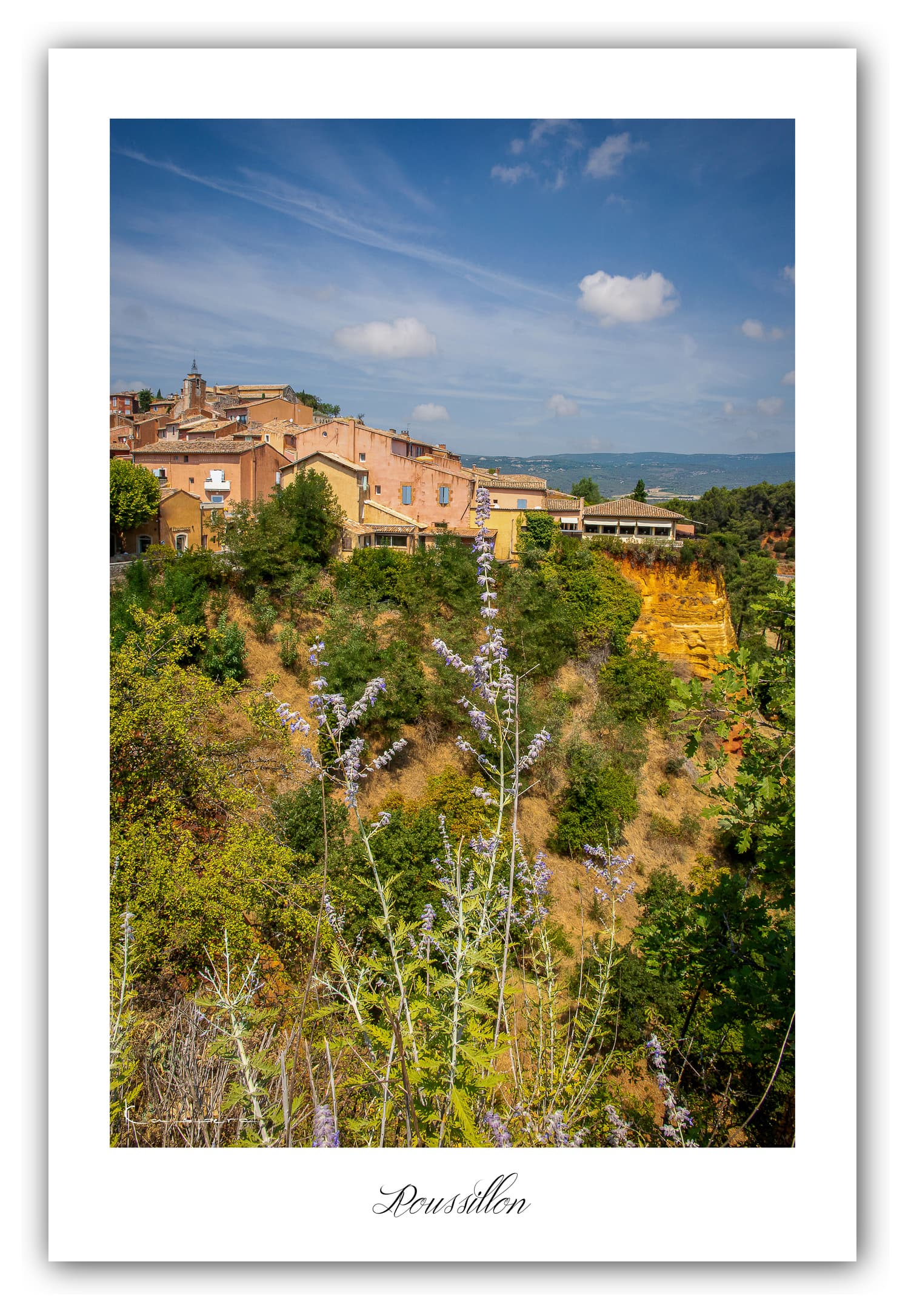 Poster Roussillon (Vaucluse - France). Affiches Formats 30x40 cm, 40x60 cm ou 50x70 cm. Impression sur Papier Photo. Décoration murale. Village. Couleur.
