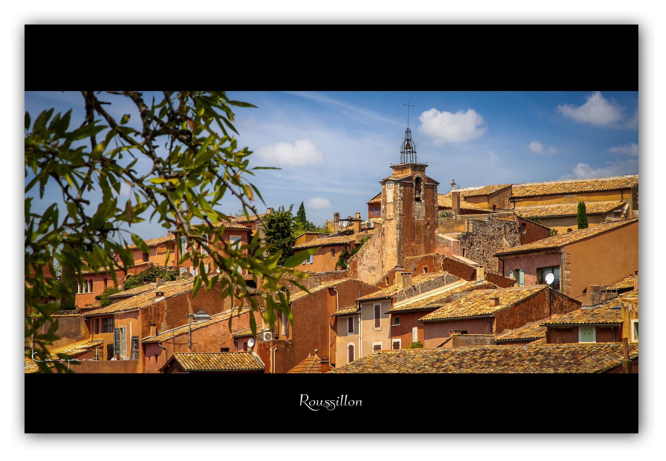 Poster Roussillon (Vaucluse - France). Affiches Formats 30x40 cm, 40x60 cm ou 50x70 cm. Impression sur Papier Photo. Décoration murale. Village. Couleur.