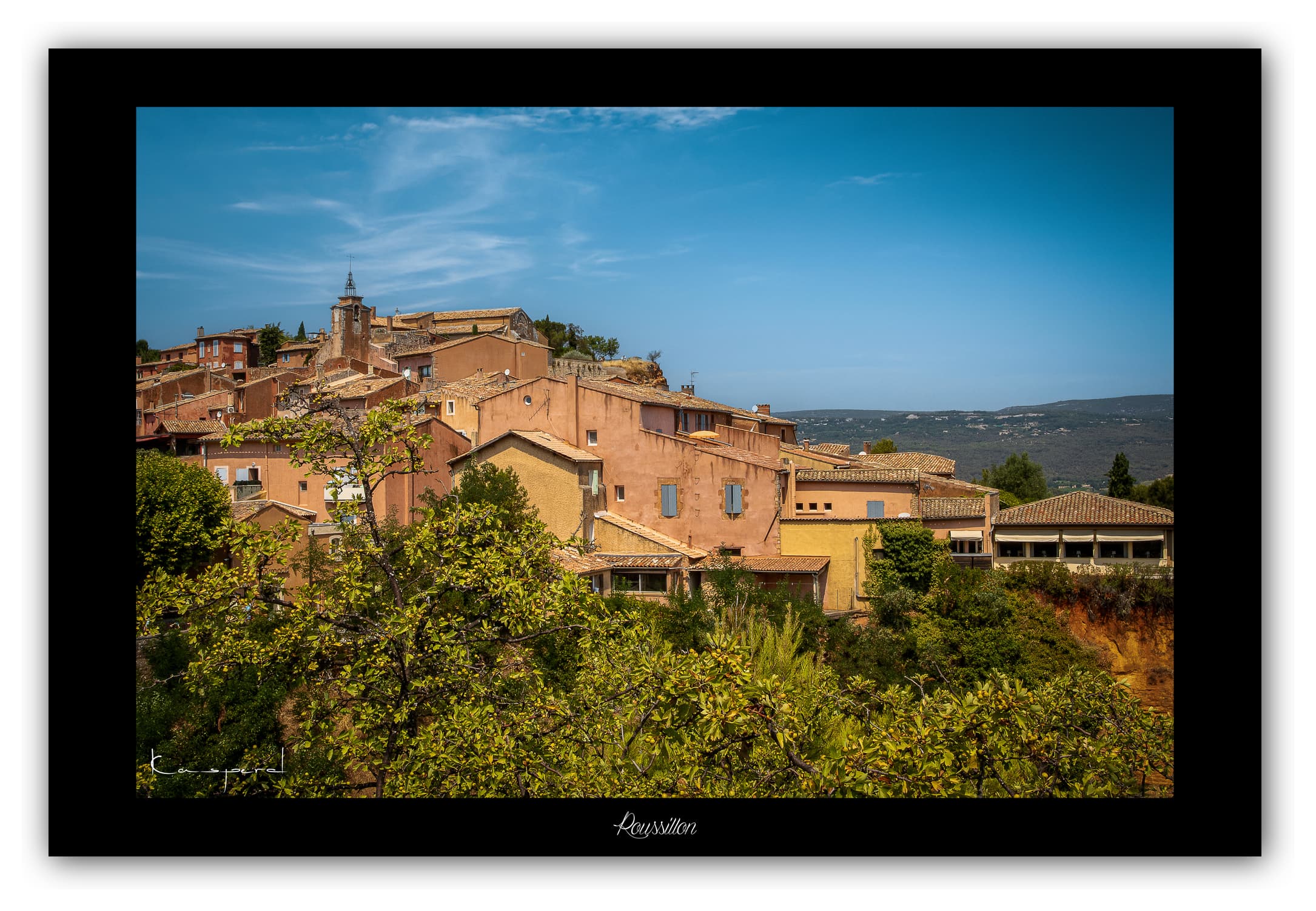 Poster Roussillon (Vaucluse - France). Affiches Formats 30x40 cm, 40x60 cm ou 50x70 cm. Impression sur Papier Photo. Décoration murale. Village. Couleur.